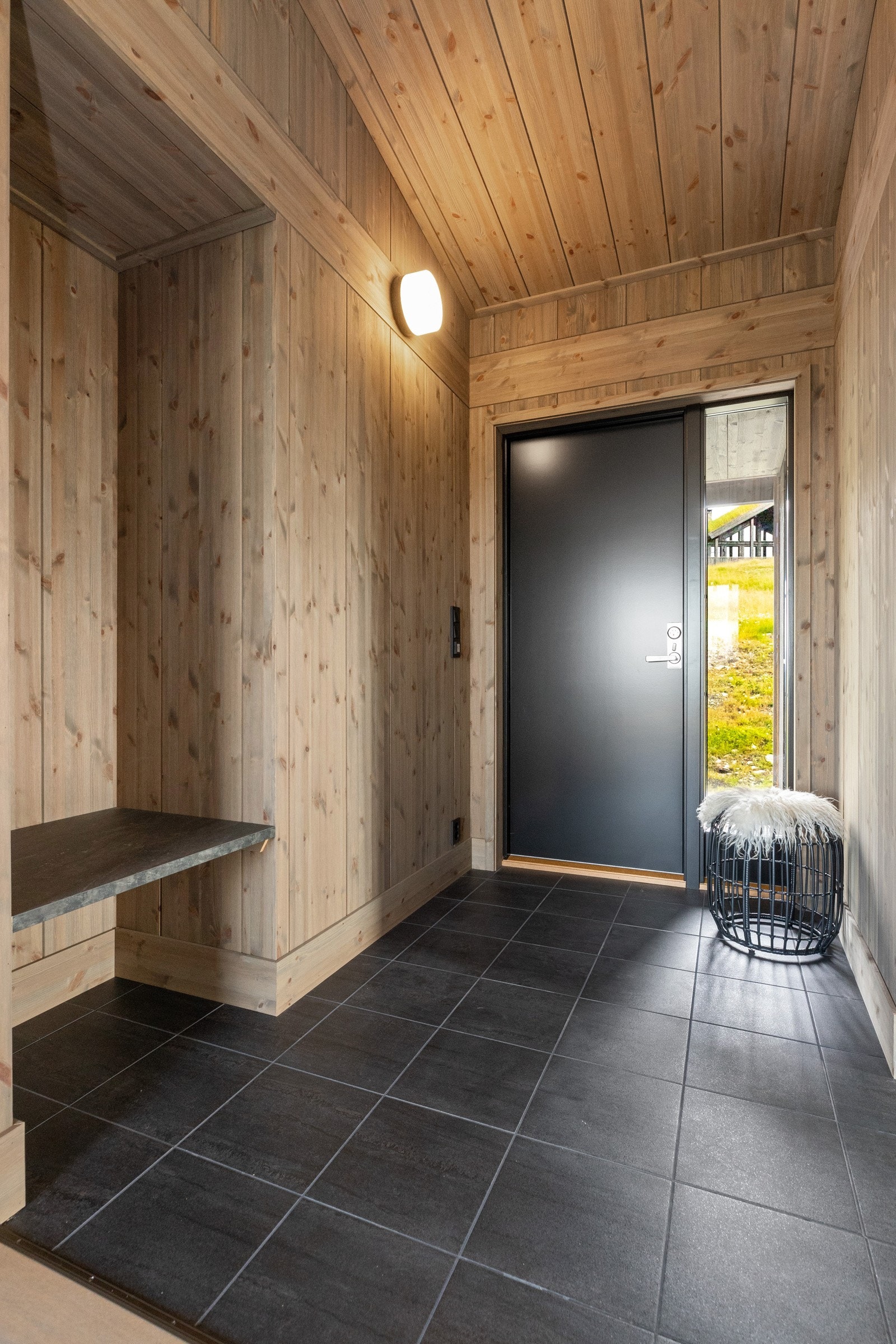 God plass til yttertøy og sko Galleribilde