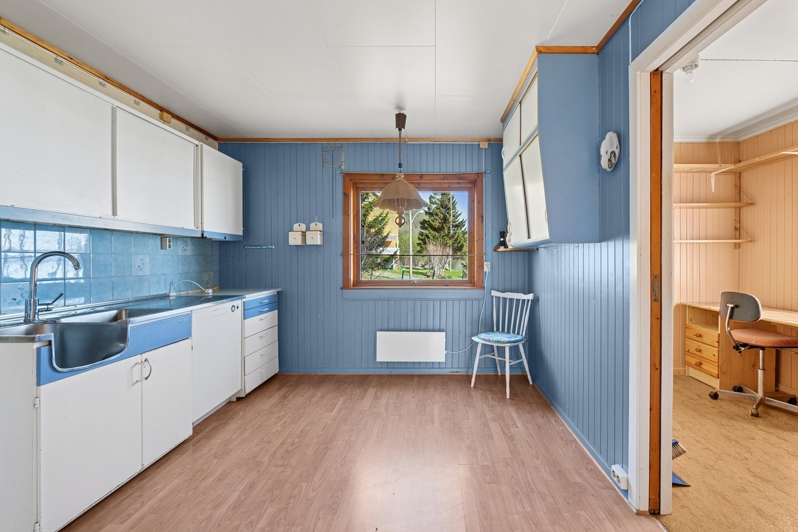 God plass til spisebord på kjøkkenet. Galleribilde