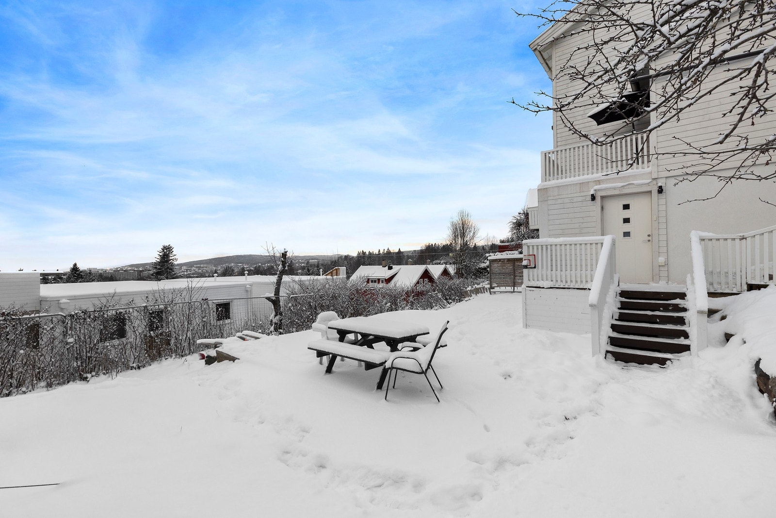 Egen inngang til underetasjen. Galleribilde