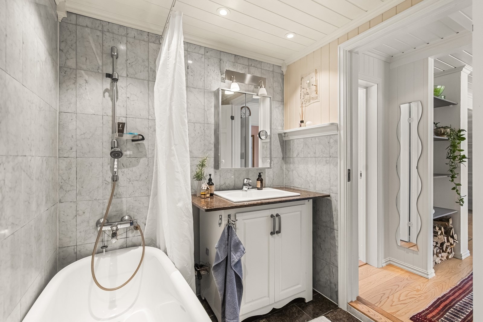 Baderom. Galleribilde