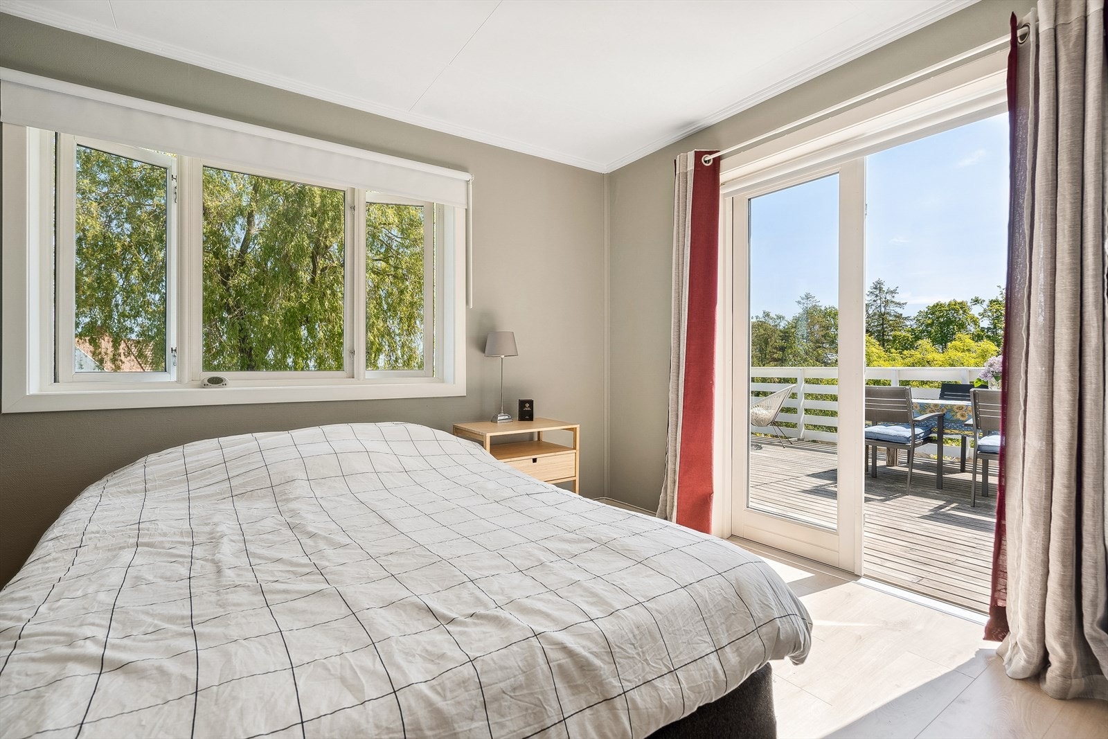 Hovedsoverommet har utgang til stor terrasse med en fantastisk utsikt. Galleribilde