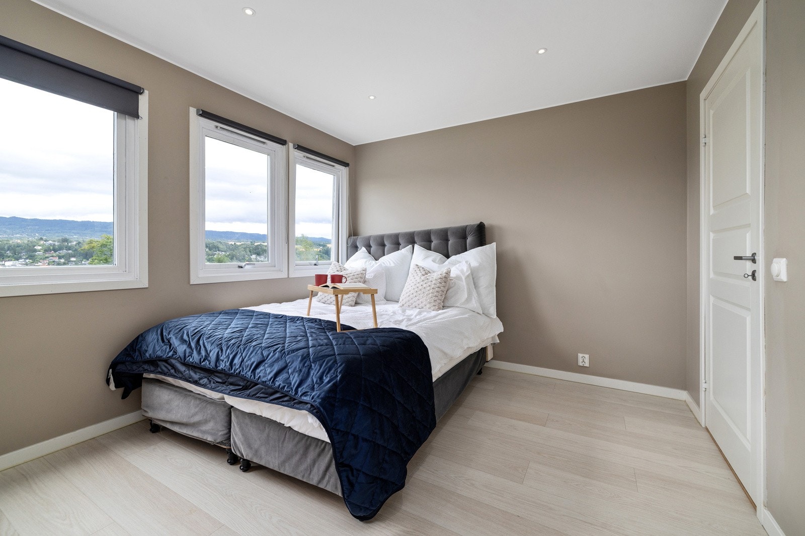 Tre soverom gir fleksibilitet til både familie og hjemmekontor Galleribilde