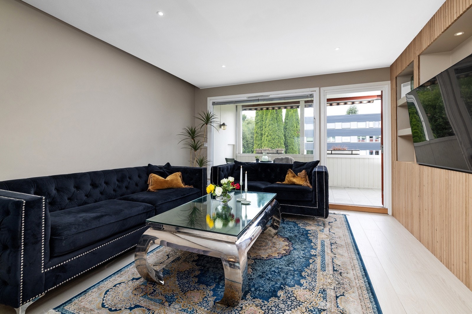 God plass til både sofakrok og spisegruppe Galleribilde