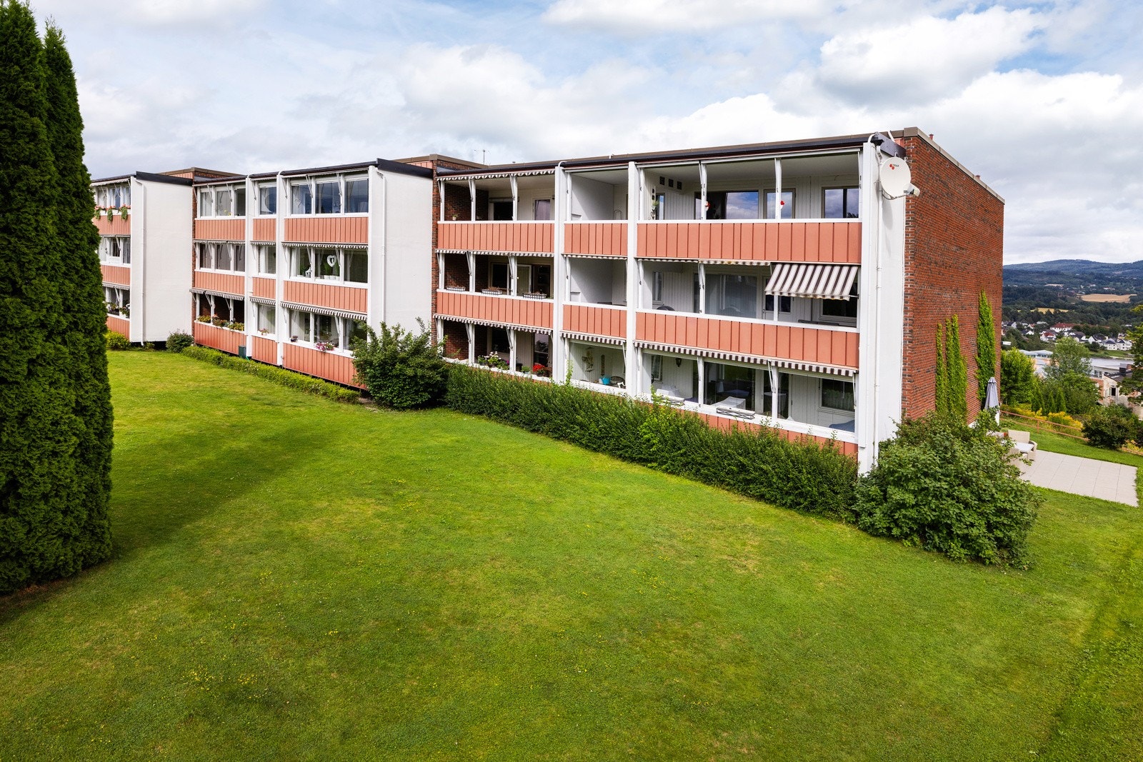 Velholdt bolig i et hyggelig sameie med trivelige uteområder Galleribilde