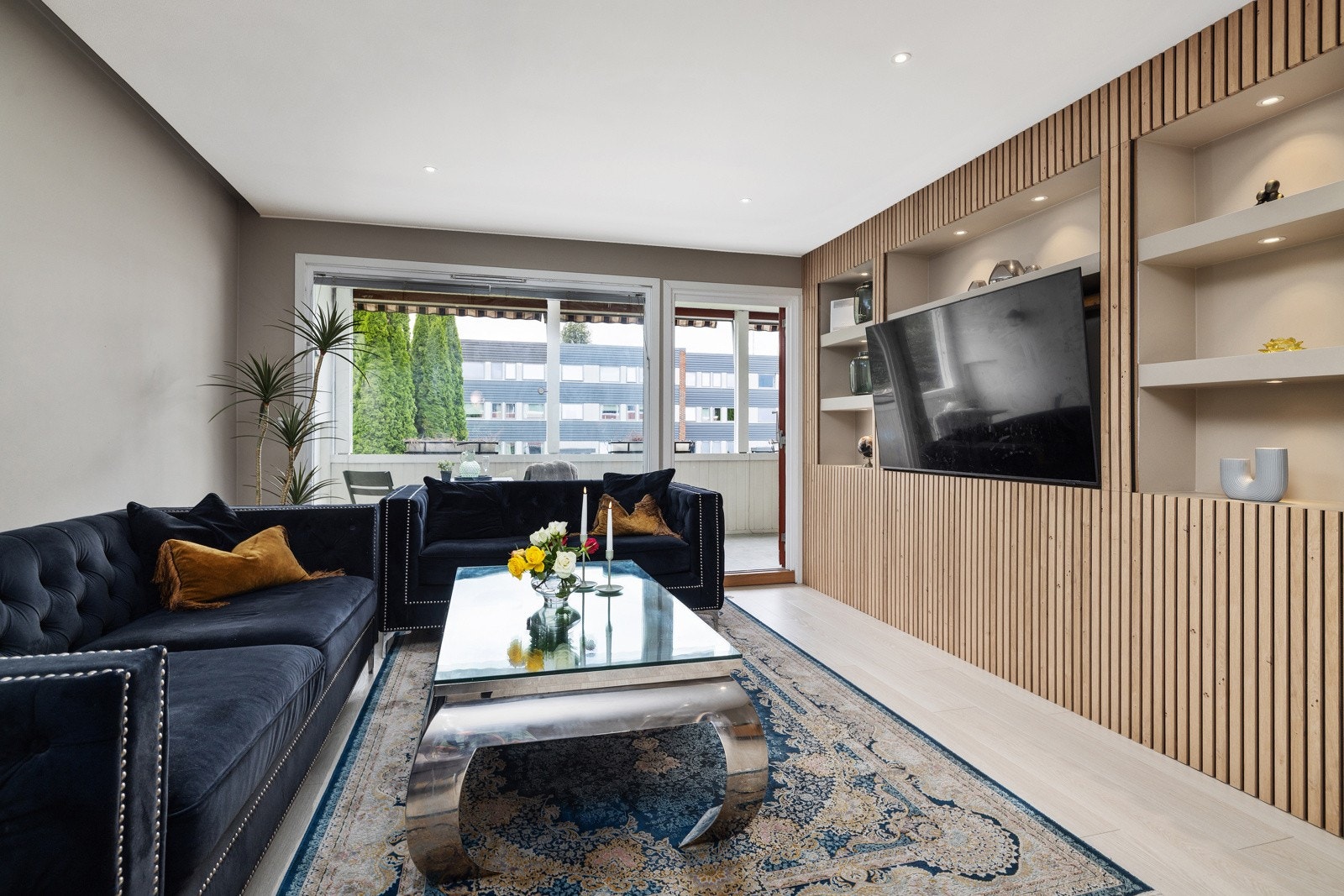 Utgang til veranda direkte fra stuen Galleribilde