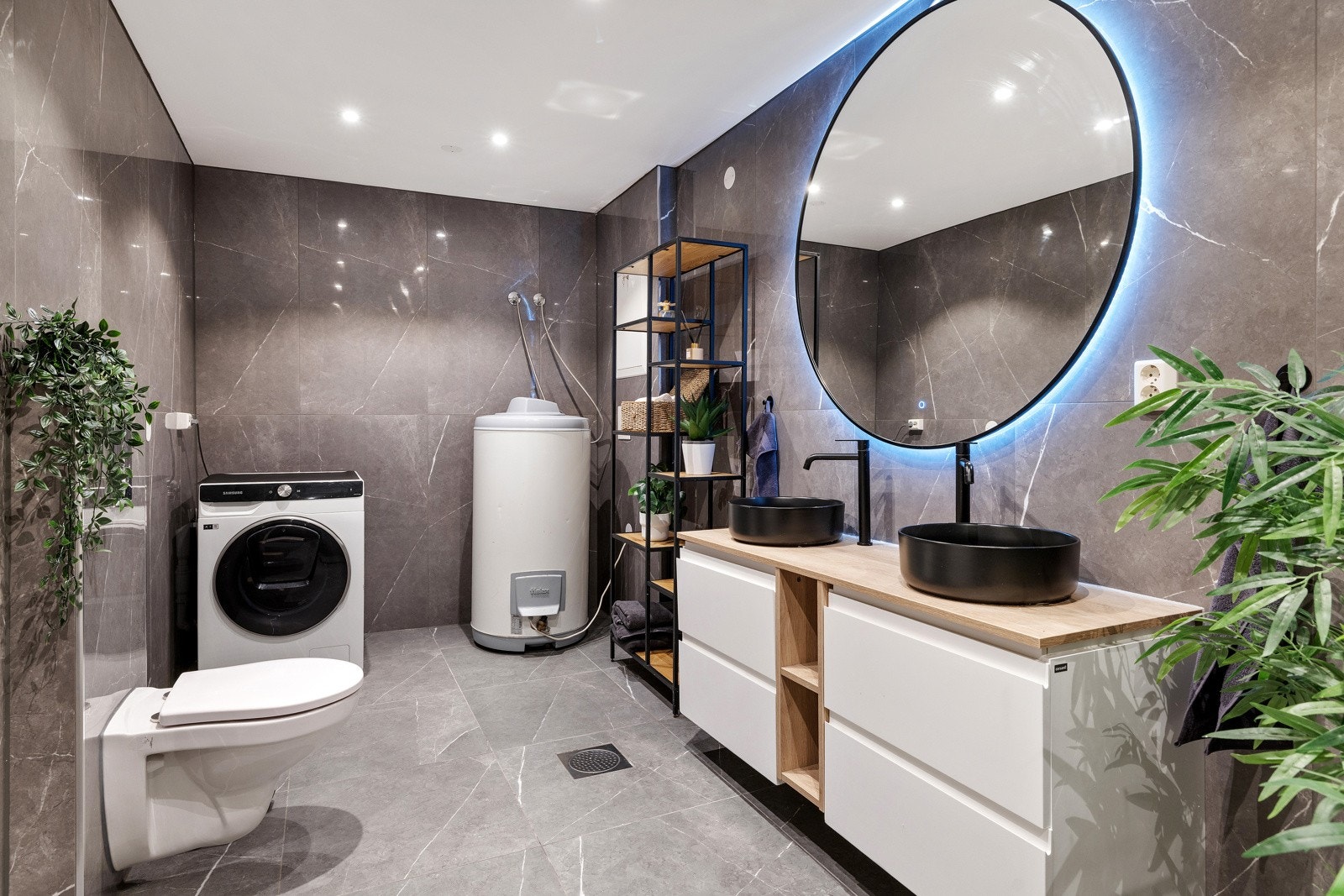 Nyoppusset bad fra 2024 med tidsriktig utførelse Galleribilde