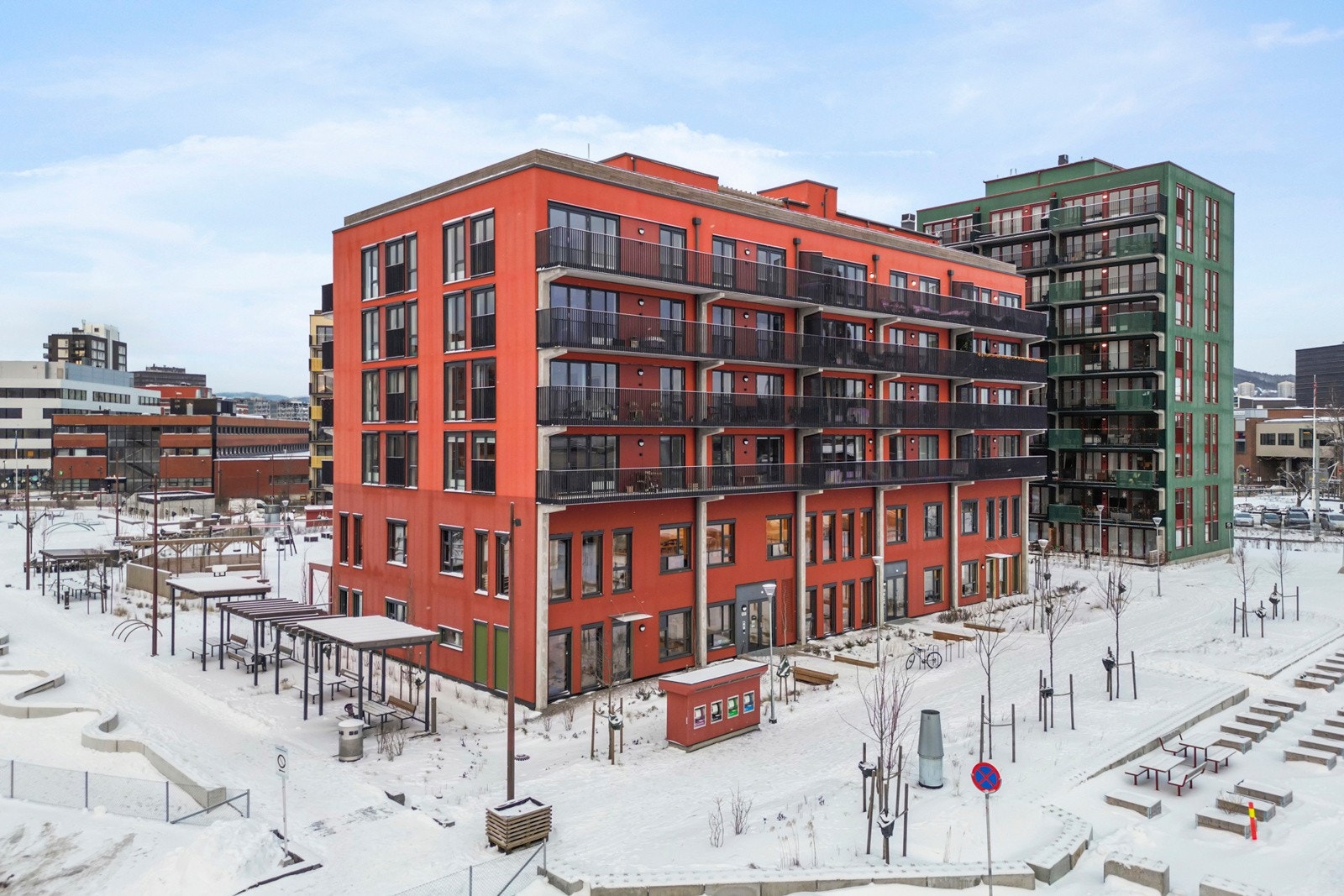 Hyggelig opparbeidede fellesarealer med blant annet bordtennis bord og trampoline. Galleribilde