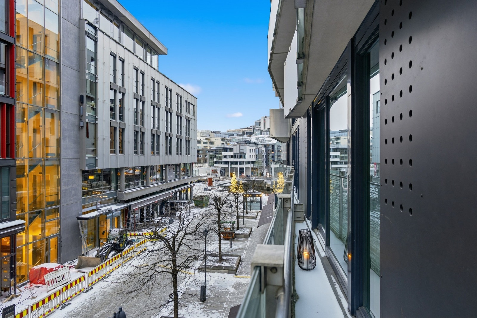Fra stuen åpner du døren ut til den franske balkongen. Galleribilde