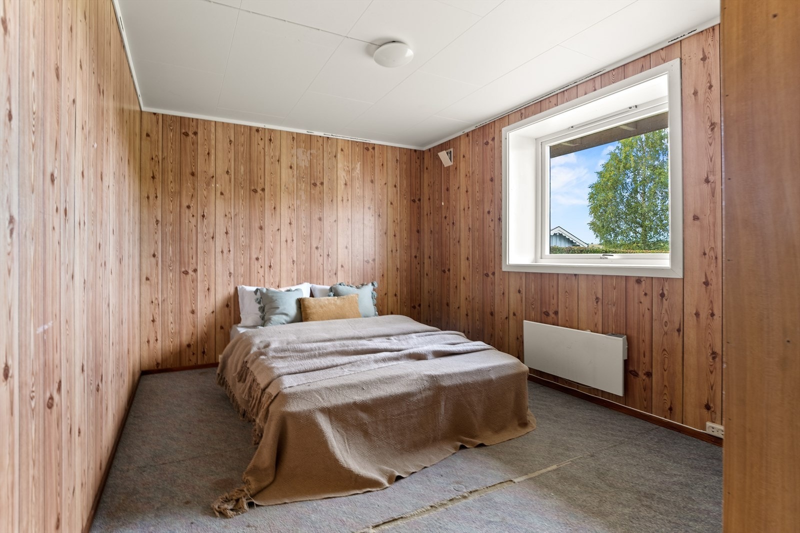 Bodrom i underetasje innredet som soverom. Rommet er ikke bruksendret, og derfor ikke godkjent til varig opphold. Galleribilde