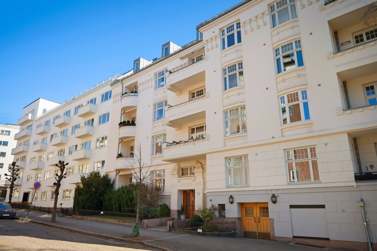 Leiligheten ligger i sin helhet i Gabels gate. Denne delen av Gabels gate er enveiskjørt. Galleribilde