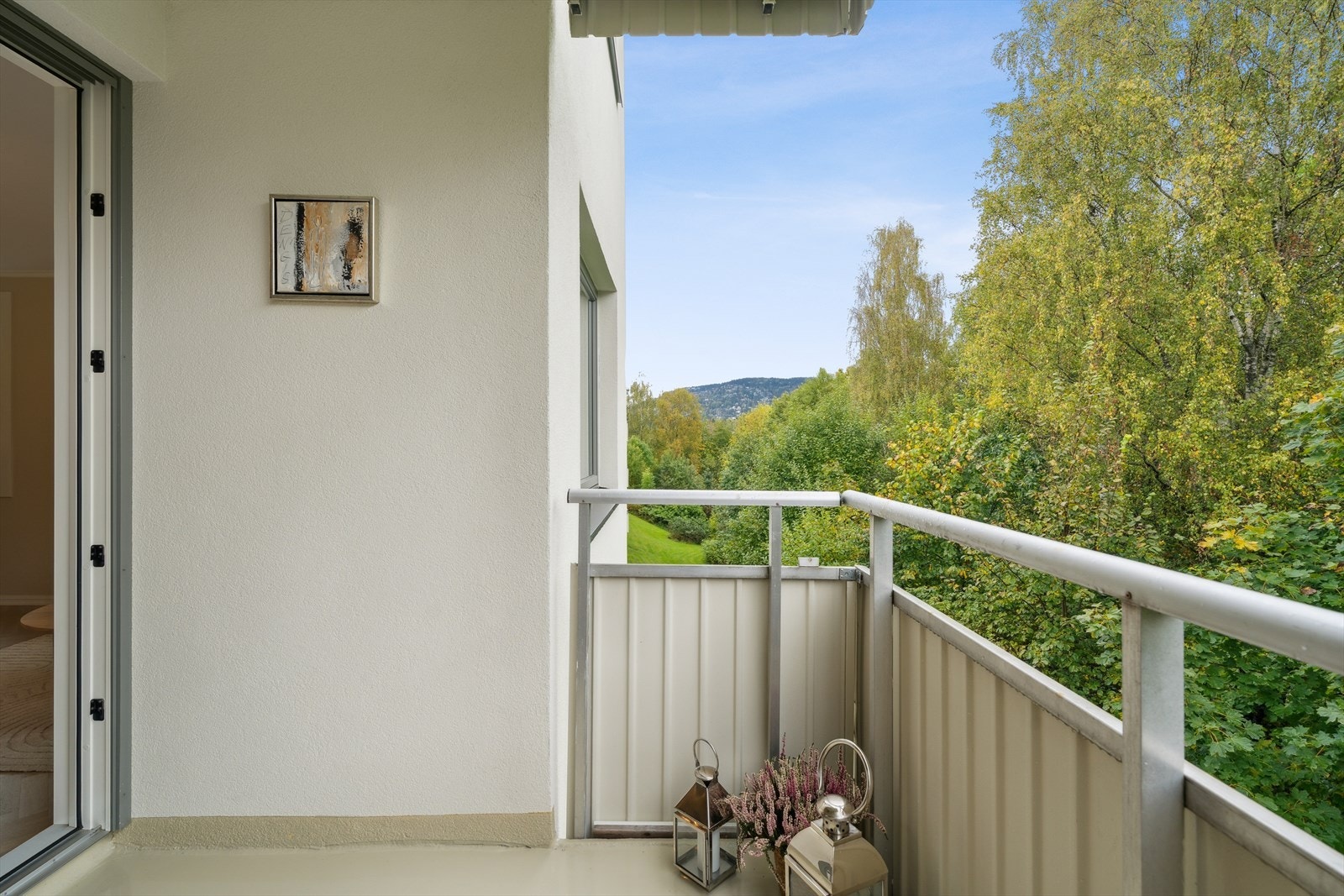 Her kan du nyte rolige stunder omgitt av trær, som gir en hyggelig og naturnær følelse. Galleribilde