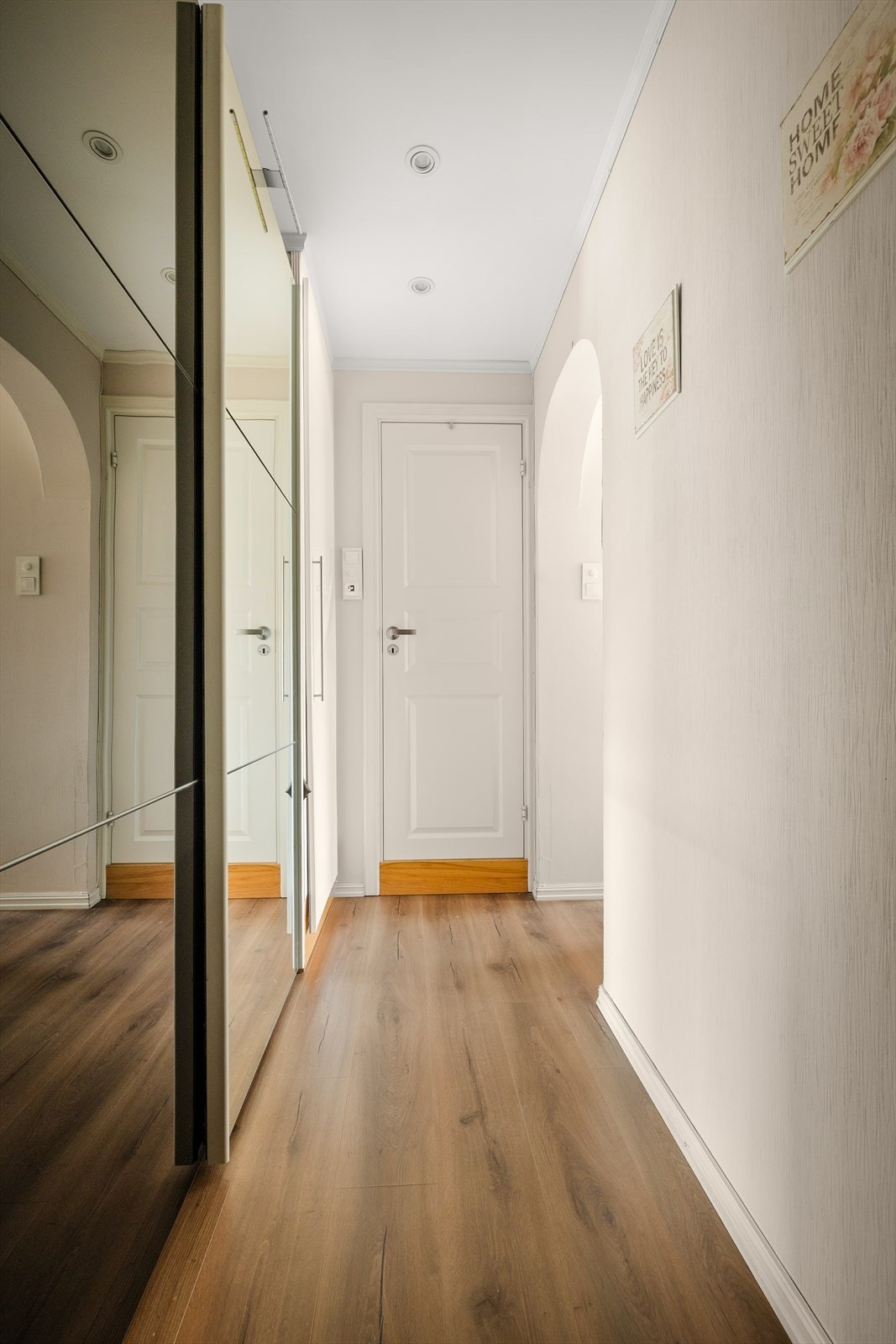 Praktisk skyvedørsgarderobe! Galleribilde