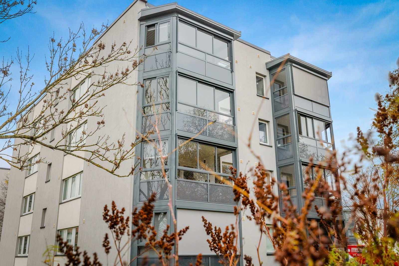 Borettslaget har fine fellesarealer med blant annet bocciabane. Galleribilde