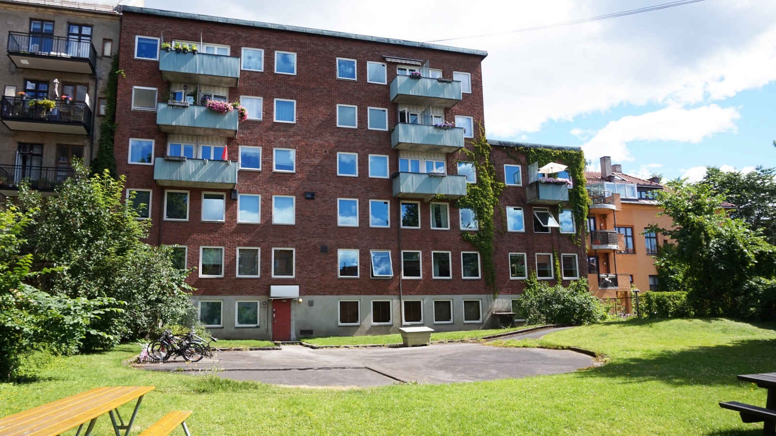 Bakgård Galleribilde