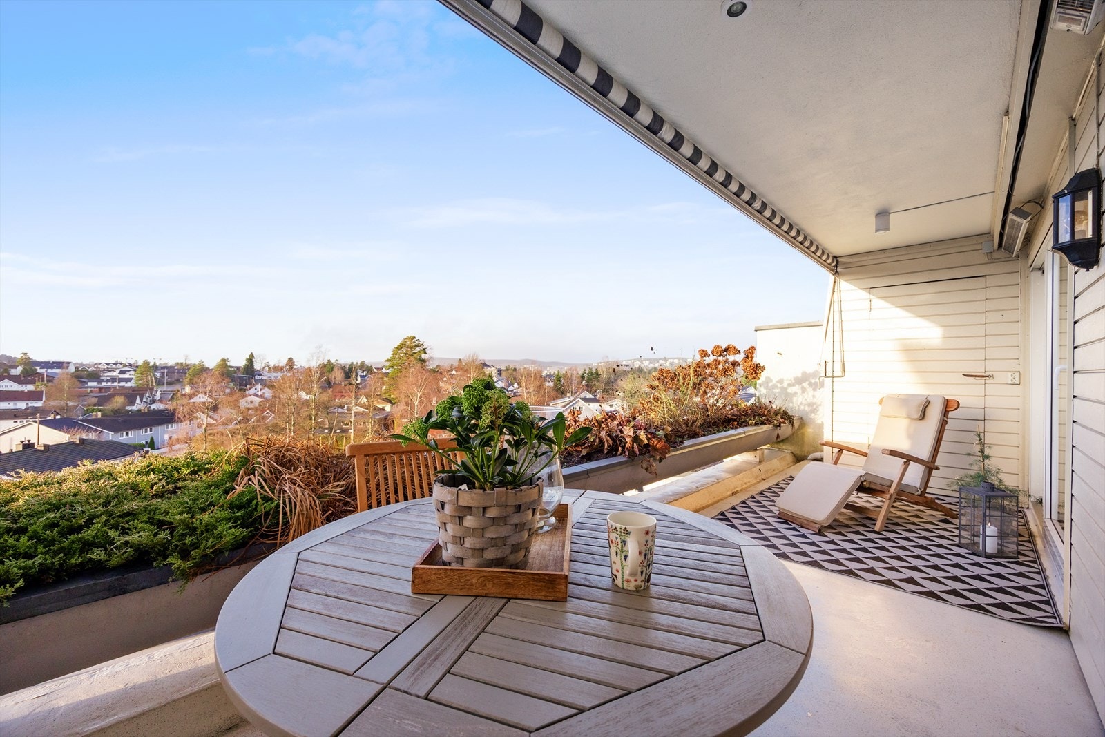 Fra stuen er det utgang til en romslig balkong på 13 m² med god plass til utemøbler. Galleribilde