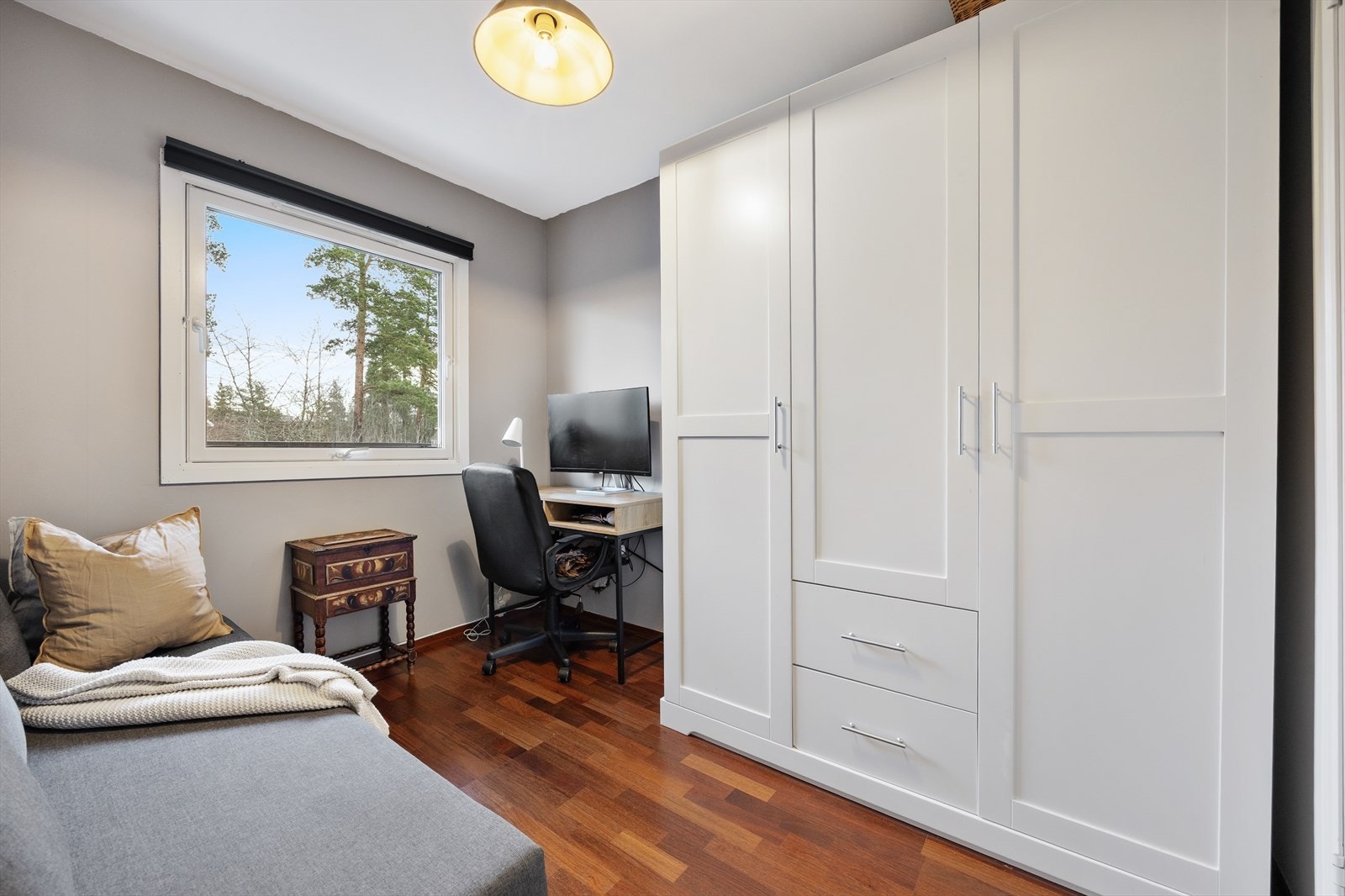 Leilighetens tredje soverom er også romslig og har flere bruksmuligheter. Galleribilde