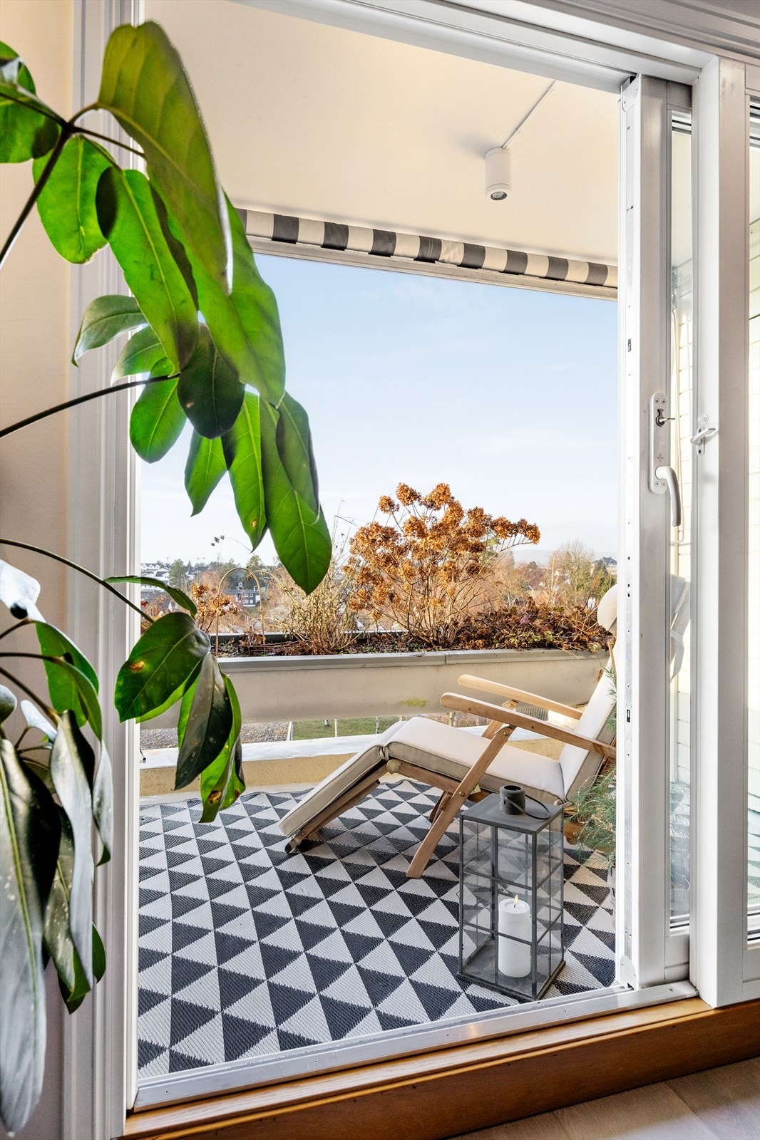 Her ute kan man etablere en privat og skjermet uteplass. Galleribilde