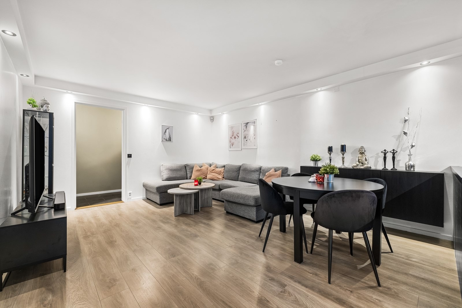 En pen 2-roms utenom det vanlige, med både vinterhage og egen, privat hage! Galleribilde