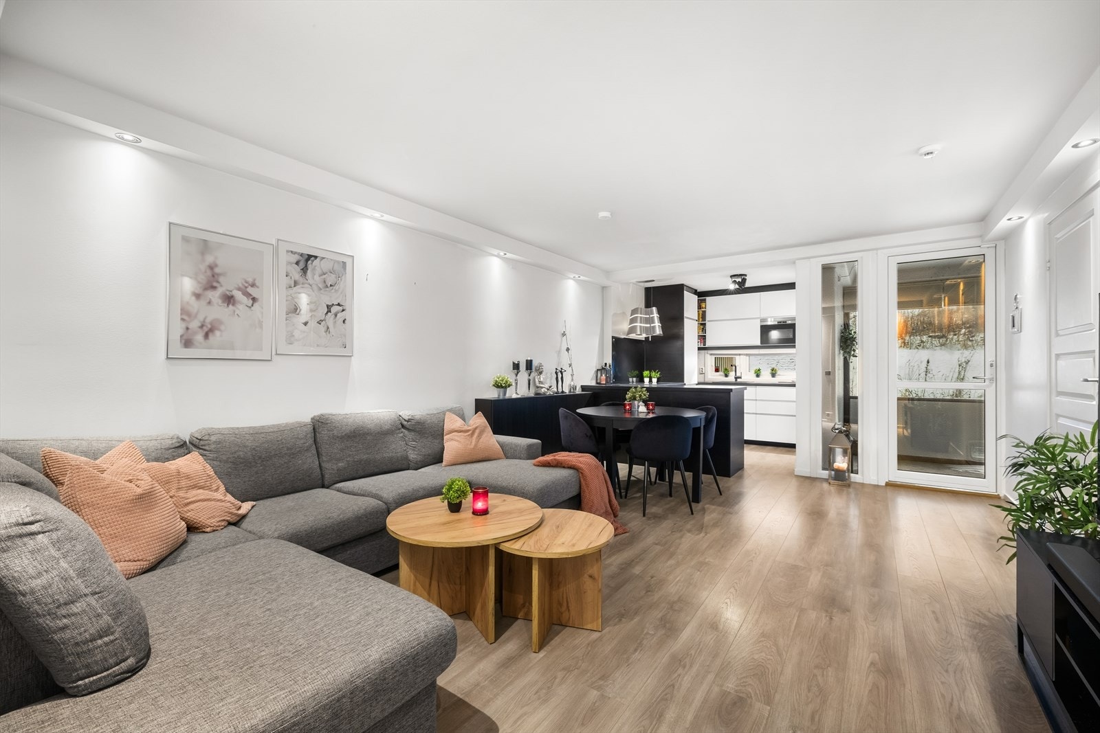 Velkommen til Lindebergåsen 13A, presentert av Kristian Karlsen og DNB Eiendom! Galleribilde