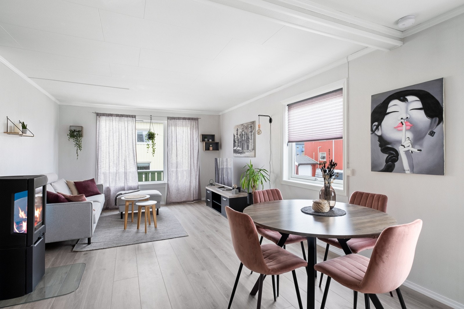 Din lokale eiendomsmegler Fredrik Rindahl v/Notar har gleden av å presentere denne flotte andelsleiligheten i St. Hanshaugen Borettslag! Galleribilde