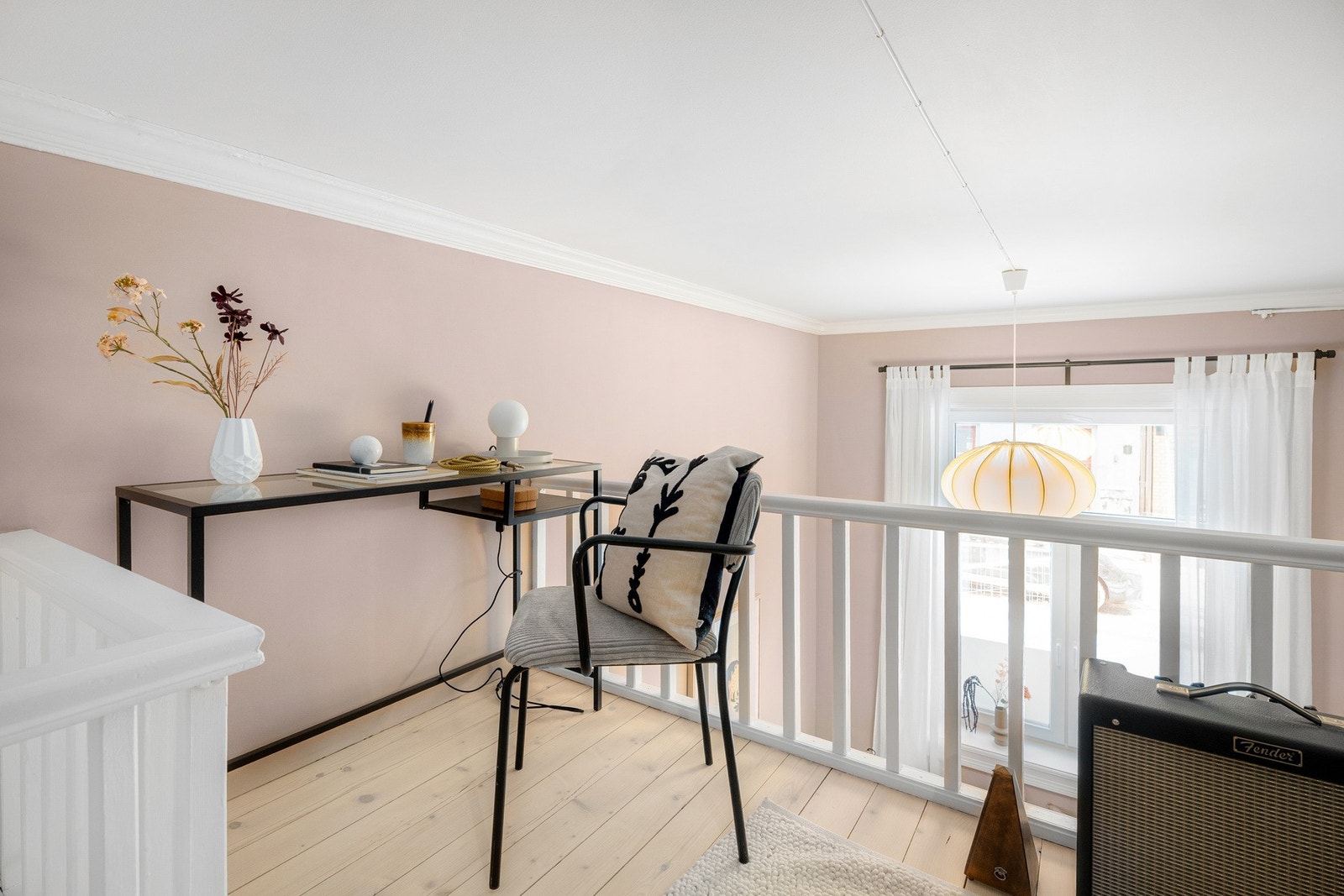 ..eller koselig hjemmekontor. Det er også plass til 160cm seng om ønskelig. Galleribilde