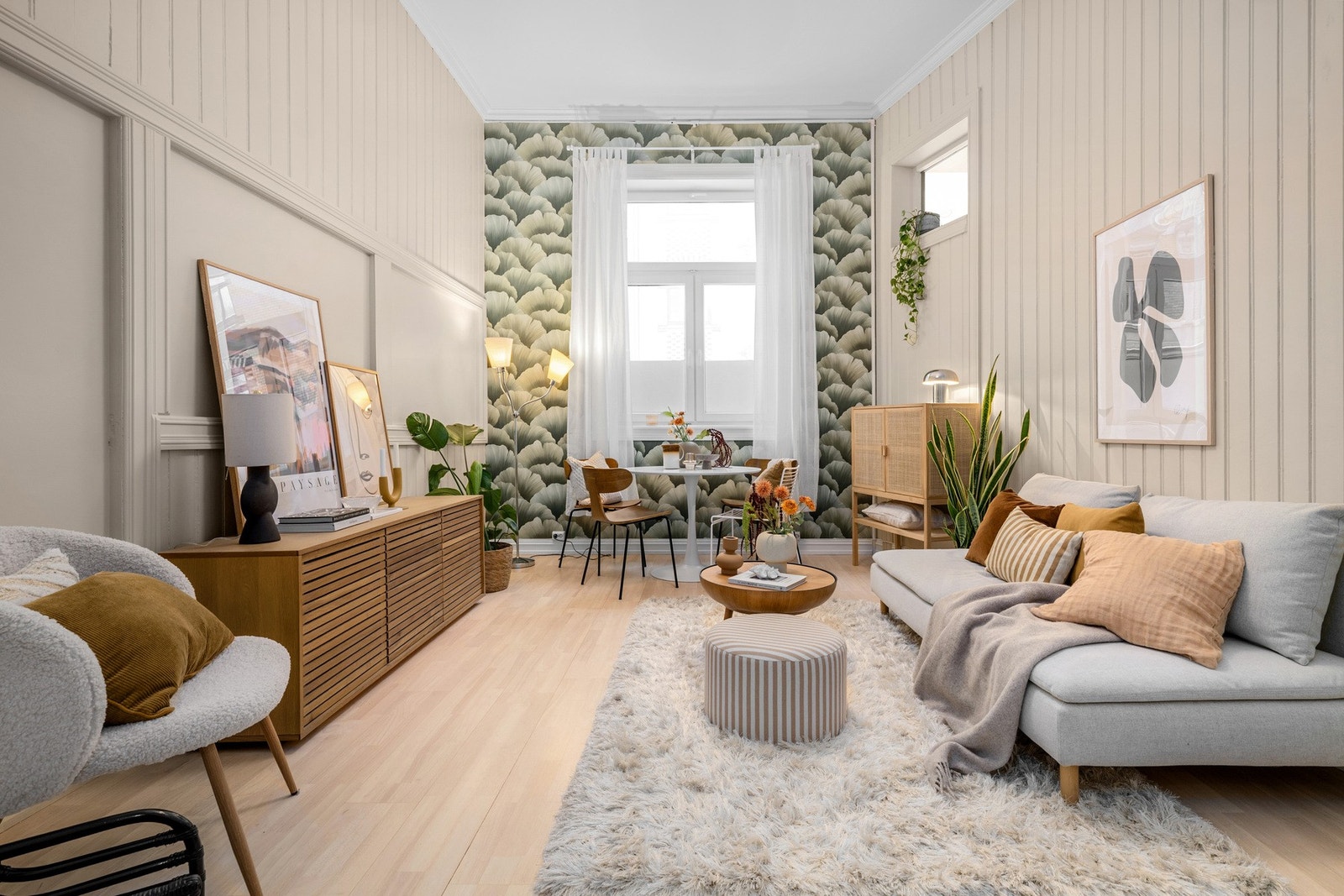 Leiligheten har en generøs takhøyde på opptil 3,66 meter. Galleribilde