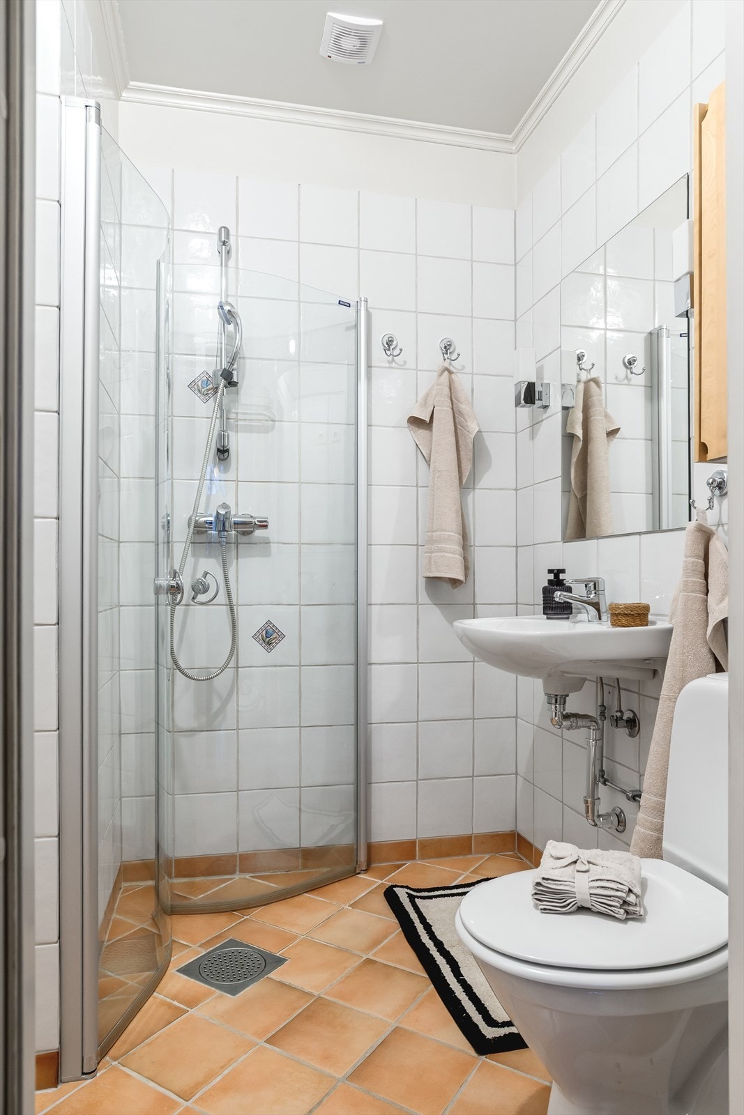 Bad nr. 2 med adkomst fra gang Galleribilde