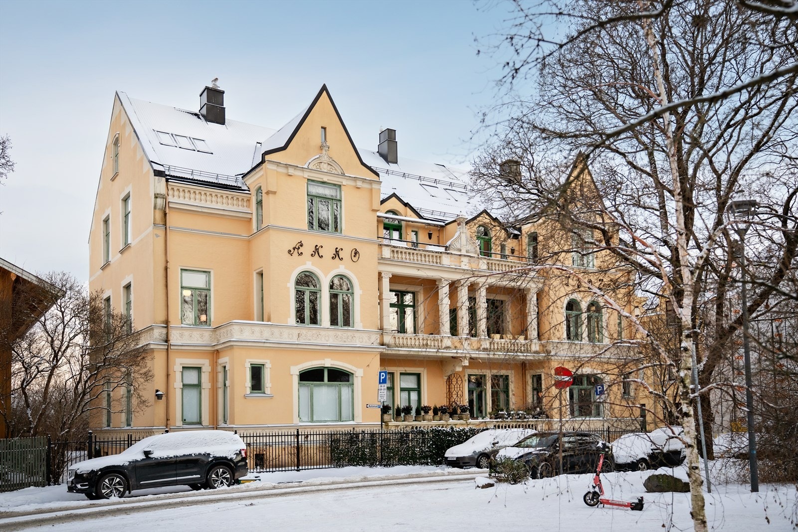 Klassisk og sjeldent attraktiv 5-roms i nydelig bygård med idyllisk beliggenhet ved parken på St. Hanshaugen Galleribilde
