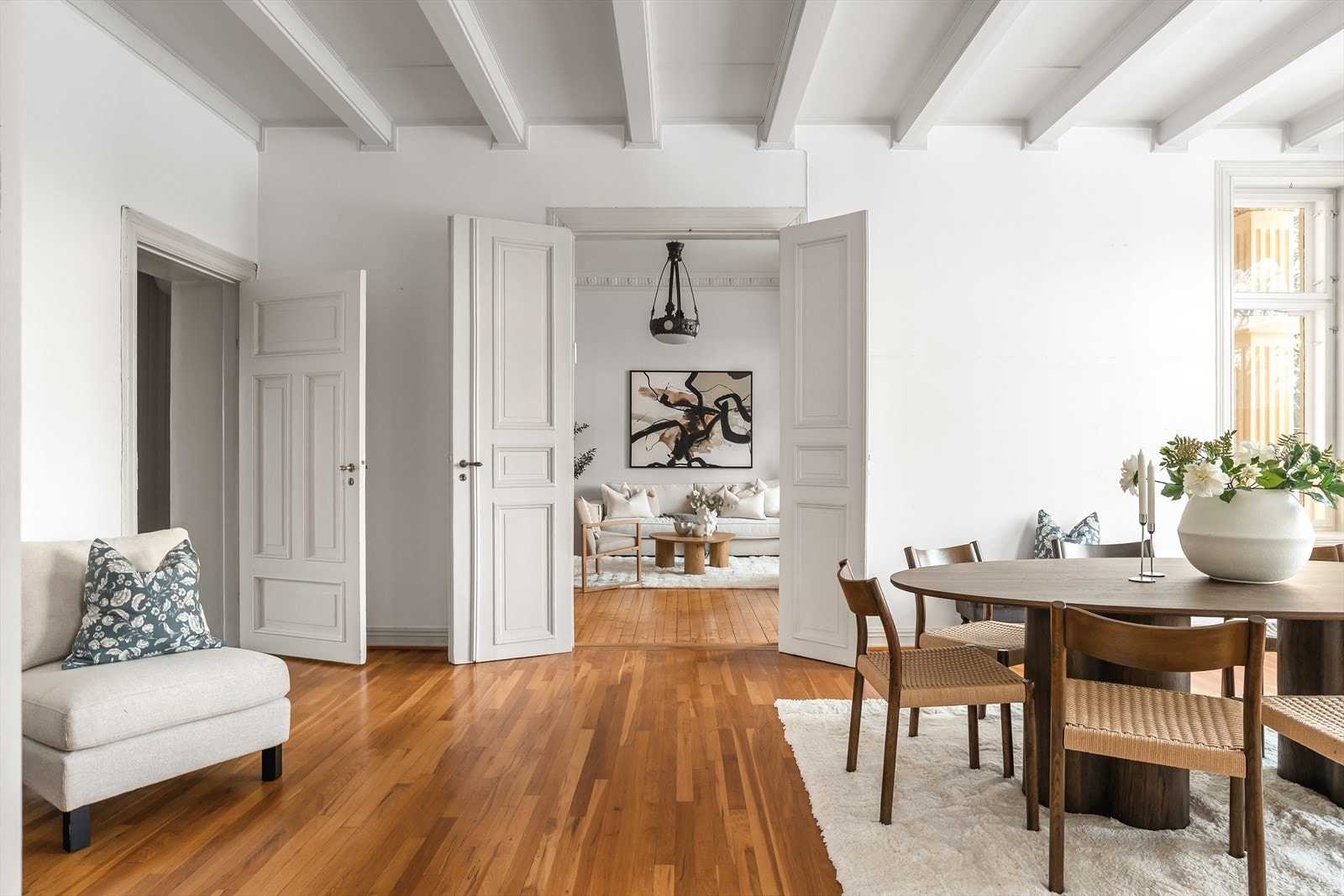 Leiligheten har en god planløsning som naturlig deles i ulike soner - det er mange muligheter for ombygging og optimalisering når man starter med oppussingen Galleribilde