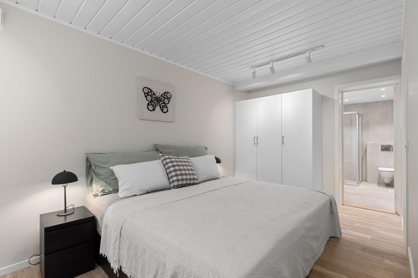 Sovealkove. Sengen er innebygget og madrasser kan medfølge hvis ønskelig. Galleribilde