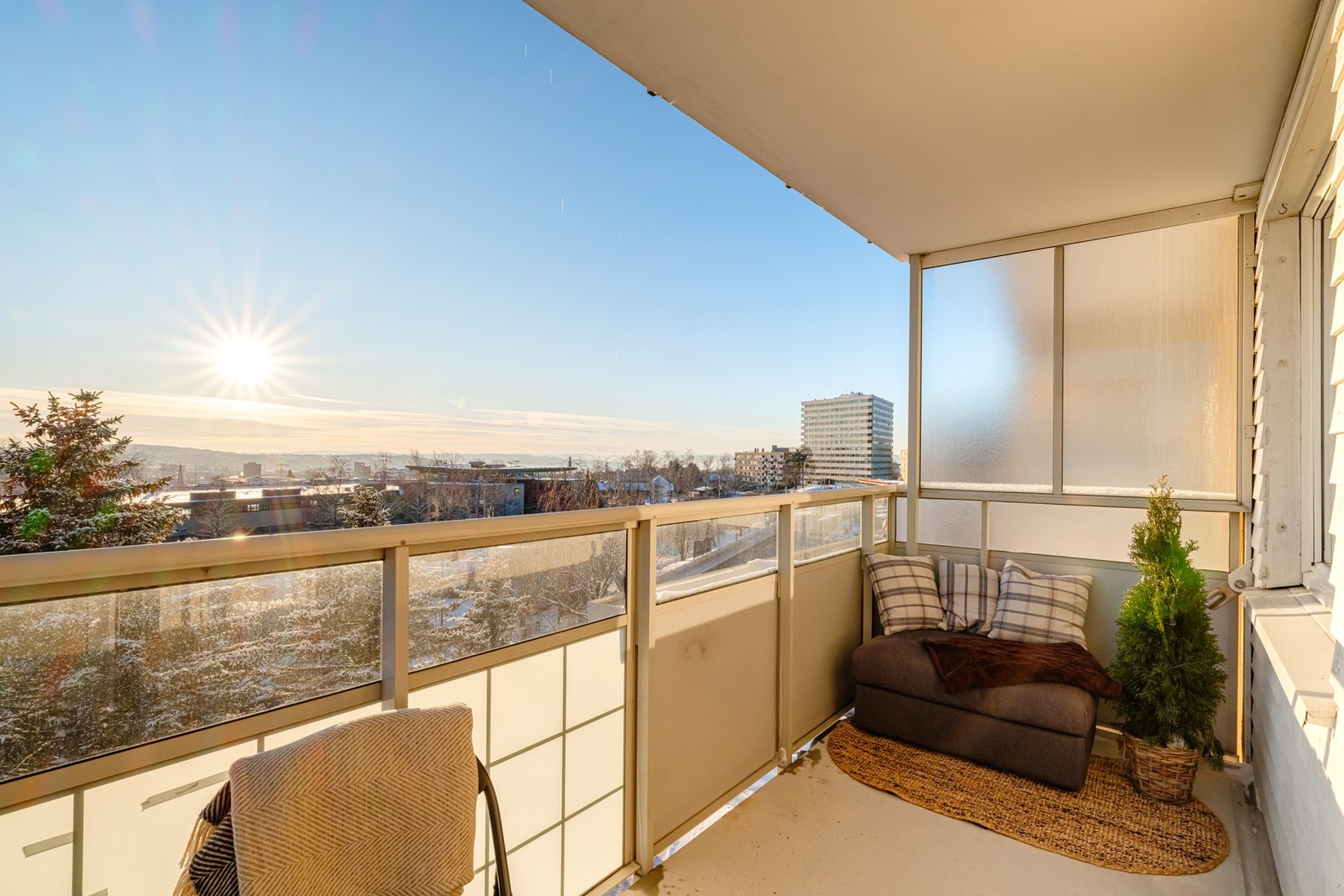 Martin Stokke Heiestad ved EIE Løren har gleden av å ønske velkommen til Refstadsvingen 2! Foto: Borowiak AS / Chris Borowiak. Galleribilde