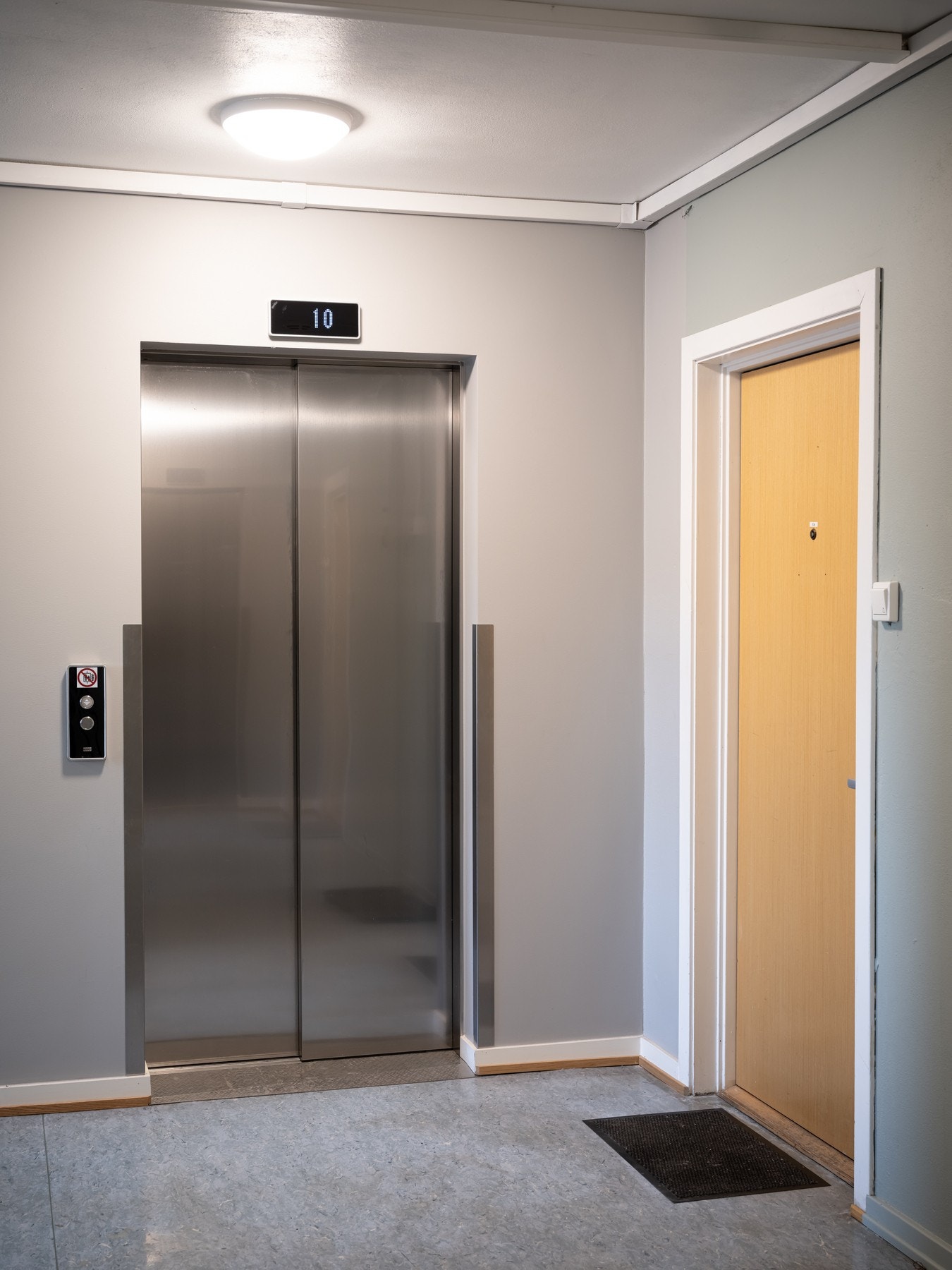 Enkel adkomst til boligen ved hjelp av heisen, men ønsker du å ta trappene går du opp til byggets 5.etasje. Galleribilde