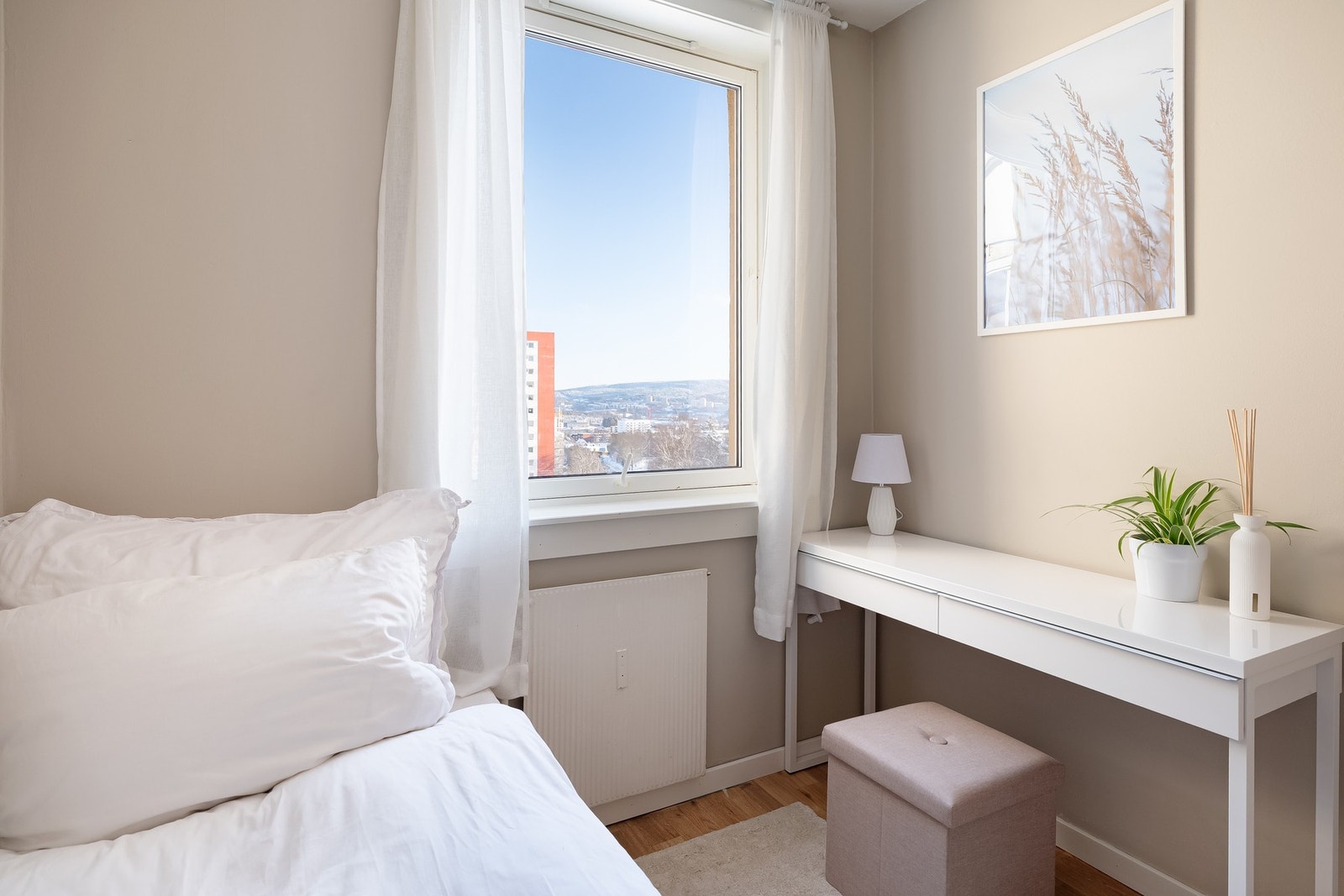 Her er det mange muligheter for både garderobe, kontor, gjesterom og barnerom - alt etter ønske og behov. Galleribilde