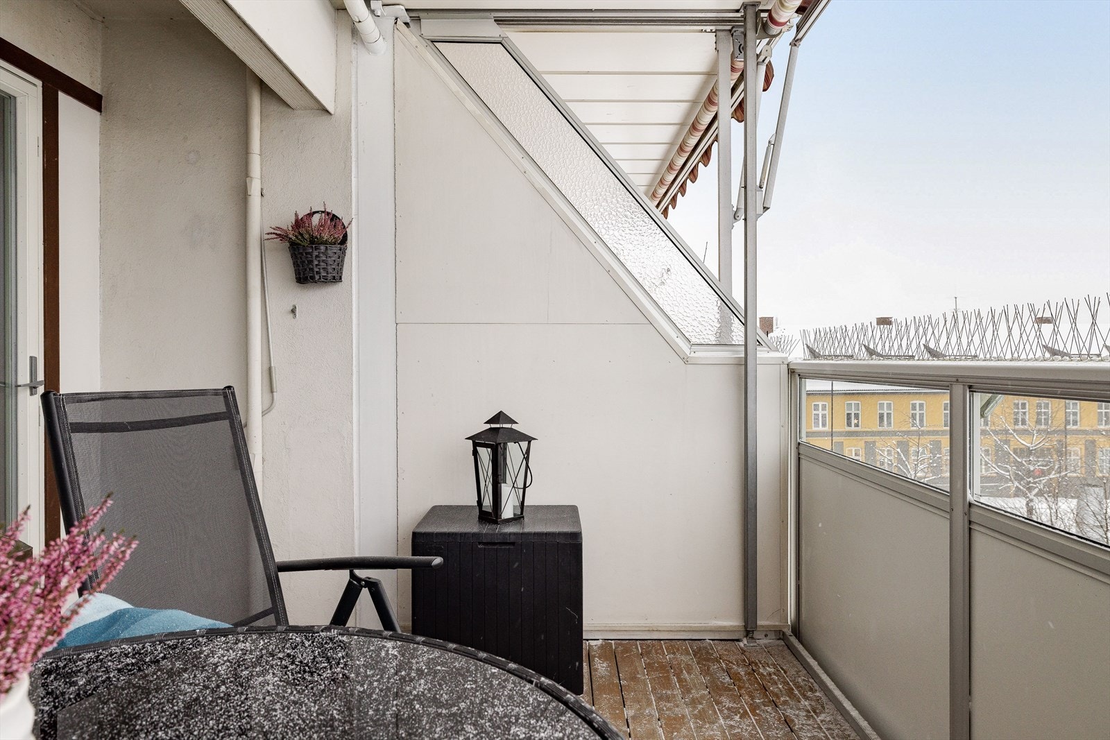 Her er det plass til sittegruppe med fint utsyn over parken på Vestre torg. Galleribilde