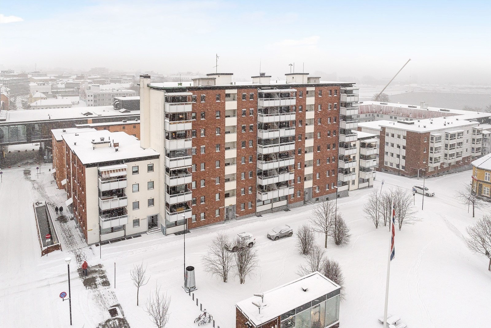 Det er kun noen minutters gange fra leiligheten til gågata og Hamar kulturhus. Galleribilde