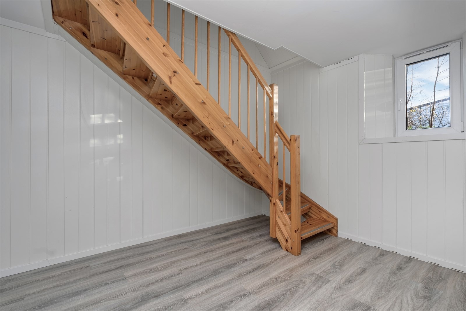 Trapp til kjeller Galleribilde