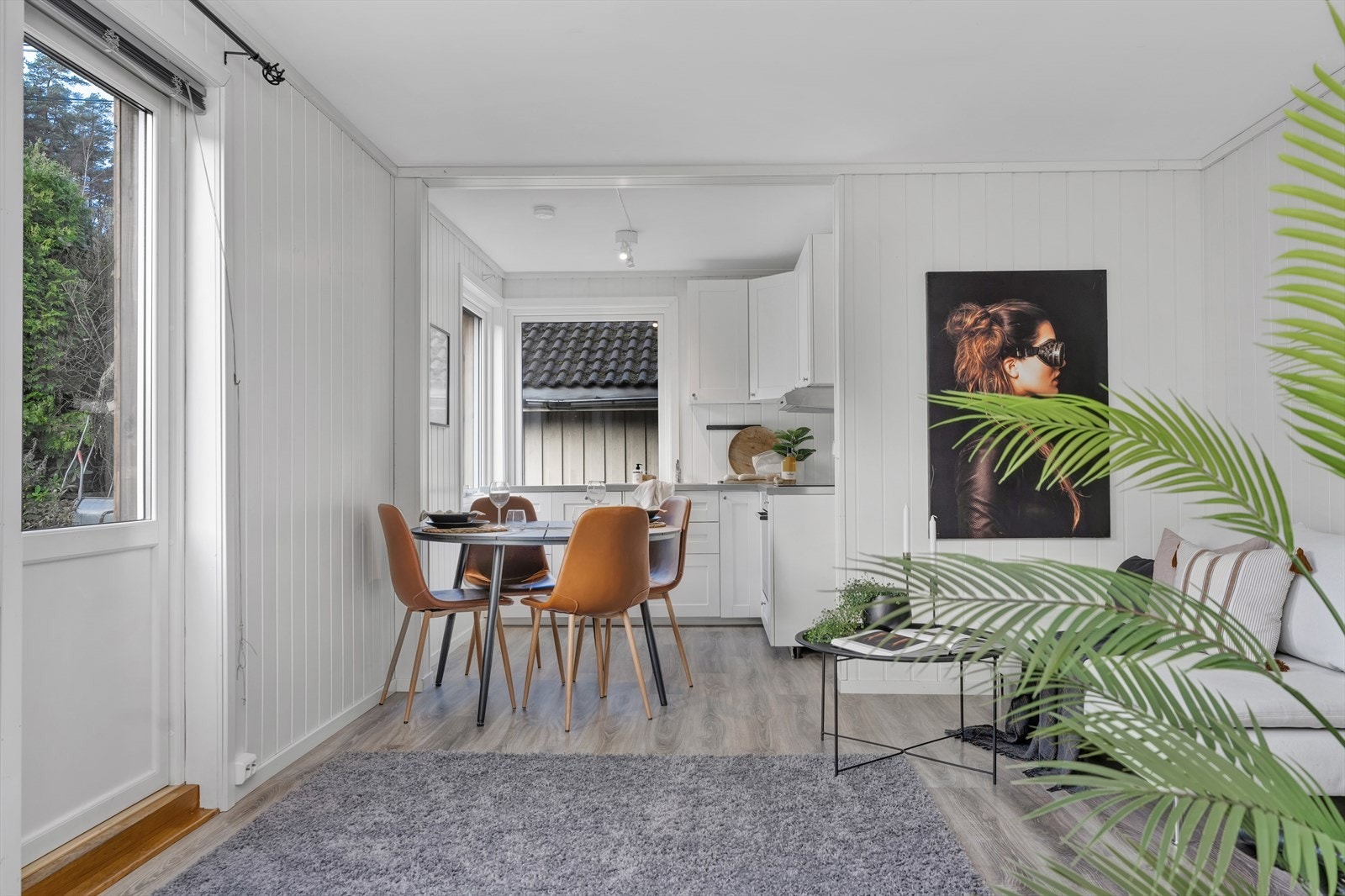 Her er det plass til sofa- og spisegruppe Galleribilde