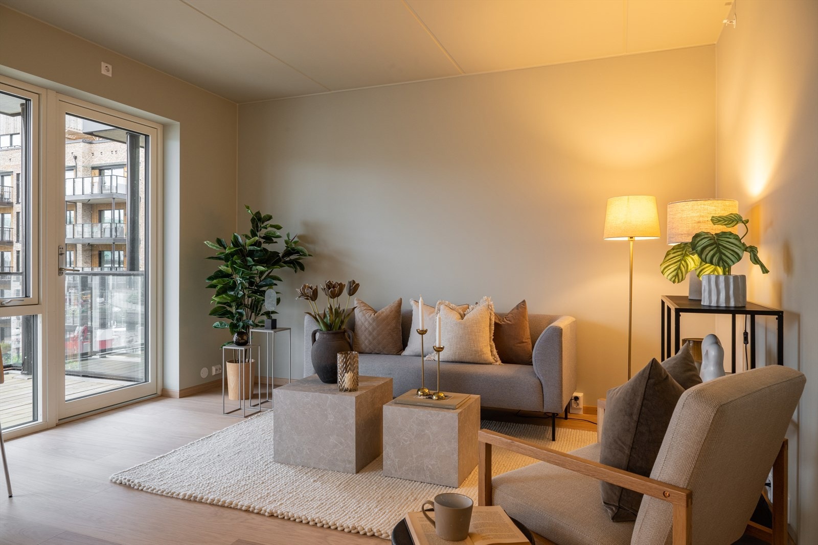 Stue og kjøkken ligger i åpen løsning og er et sosialt rom med god romfølelse. Galleribilde