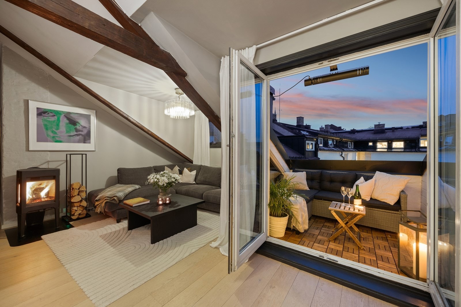 Utgang til en herlig privat takterrasse på ca. 4 kvm. Galleribilde