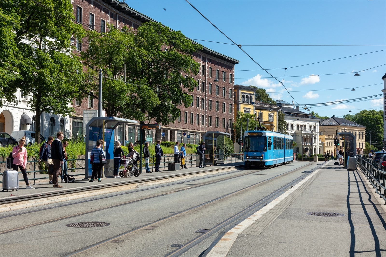 Solli plass ligger i umiddelbar nærhet med alt du trenger av offentlig kommunikasjon og service tilbud. Galleribilde
