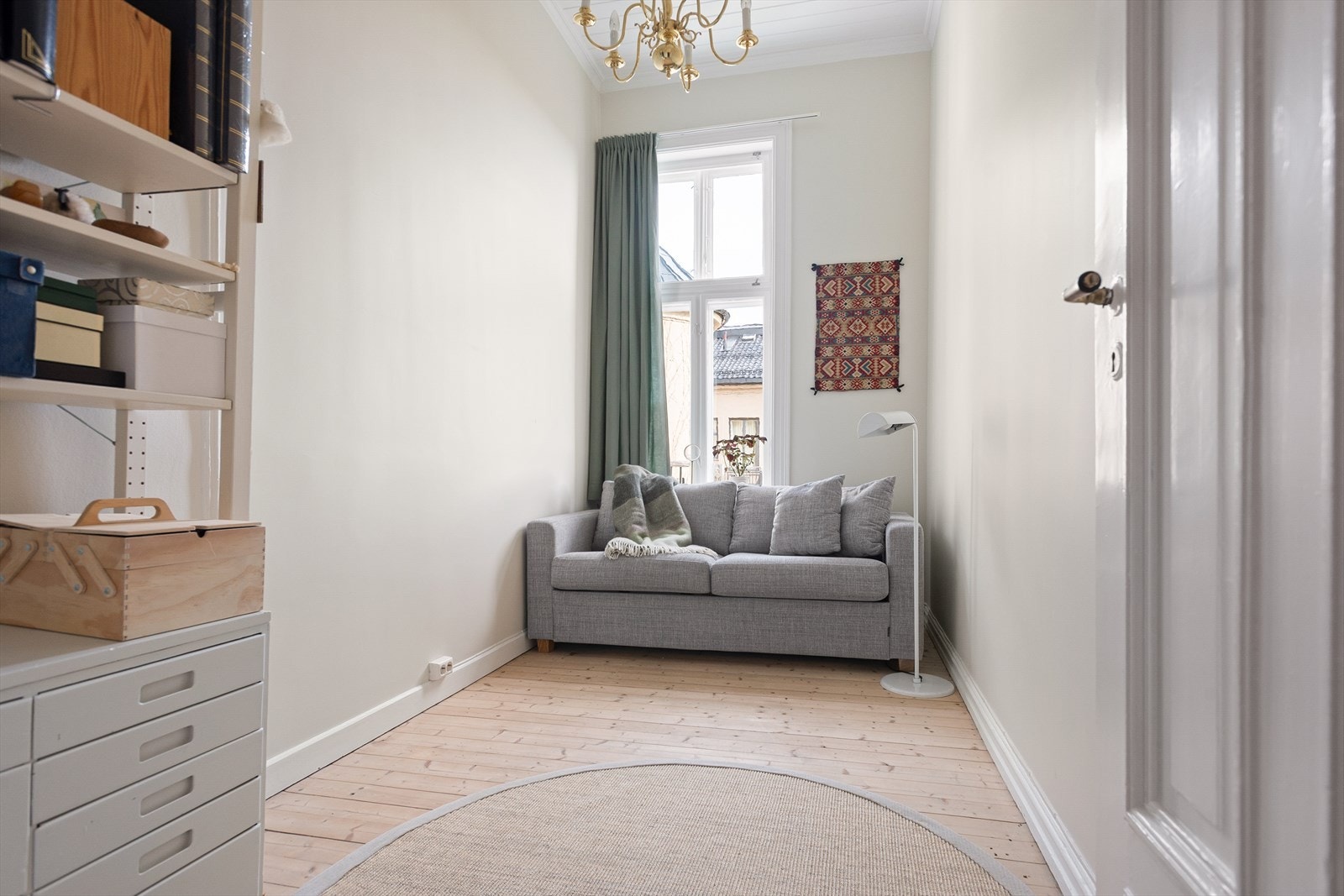 Det andre soverommet er også av god størrelse med plass til en seng/sovesofa, nattbord og en oppbevaringsløsning - Rommet egner seg ypperlig som barnerom, gjesterom eller kontor Galleribilde