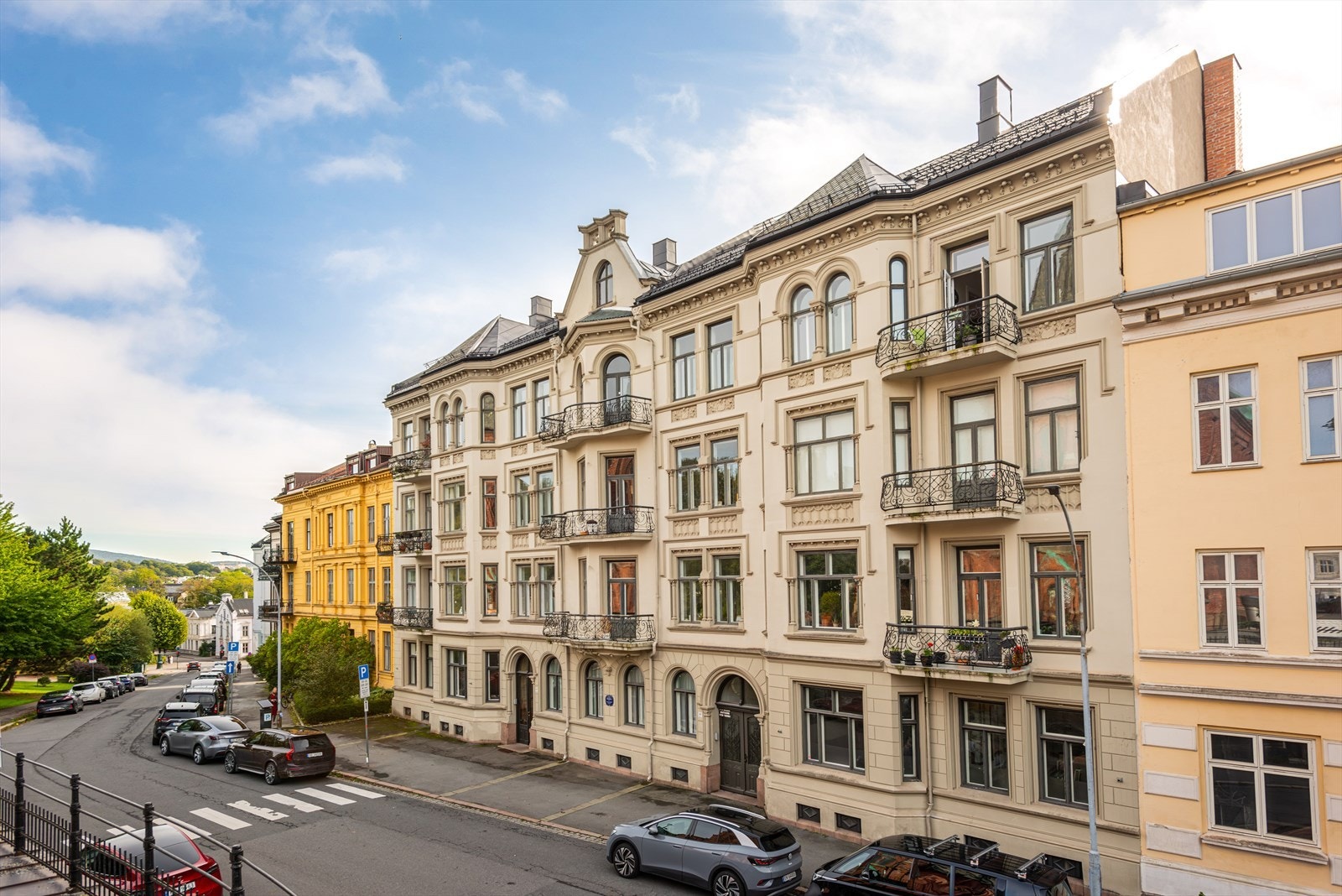 Skovveien 39B har en svært attraktiv og sentral beliggenhet på Uranienborg/Frogner, med umiddelbar nærhet til det alt man trenger i hverdagen Galleribilde