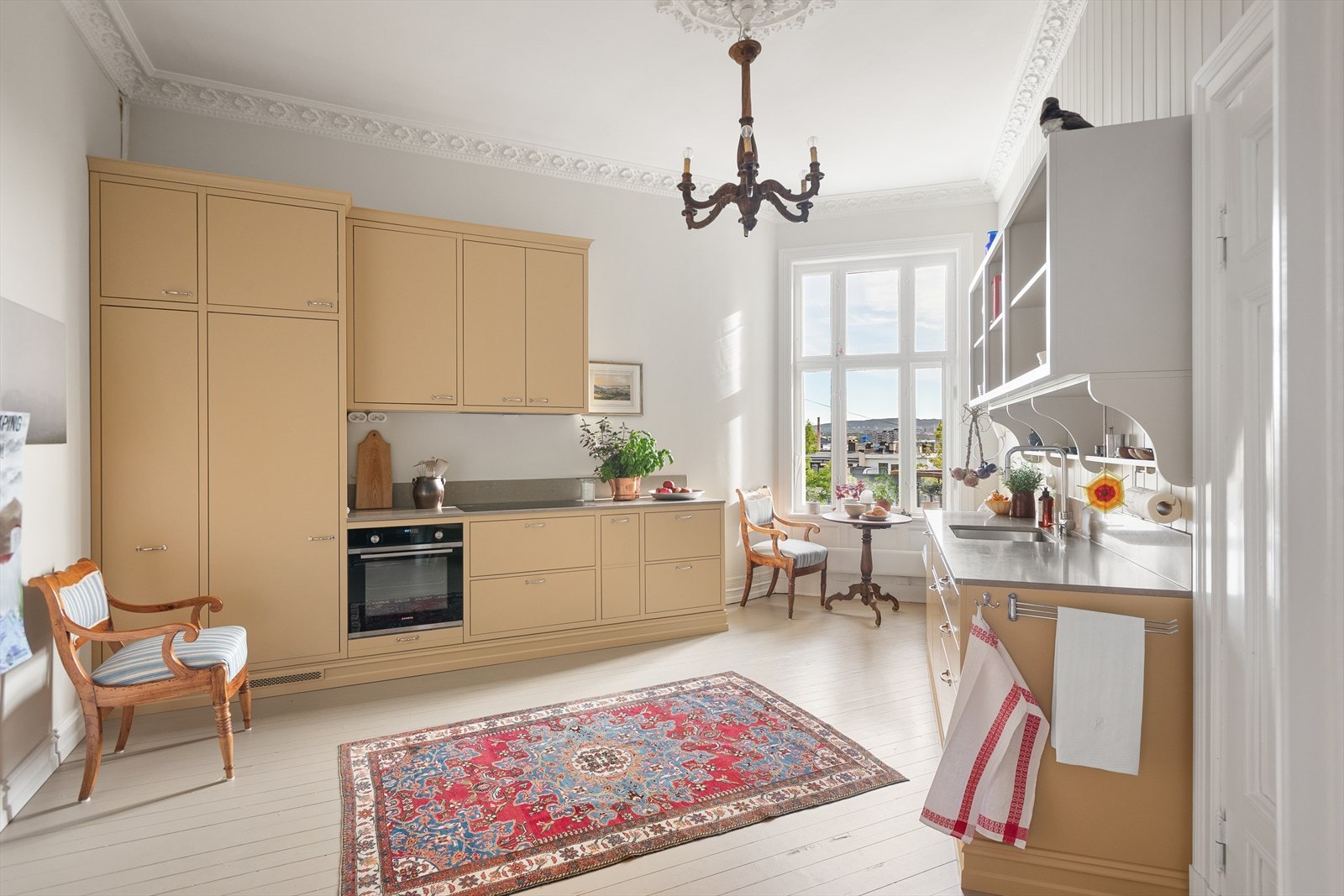 Leiligheten har et romslig og separat kjøkken (nytt 2024) Galleribilde