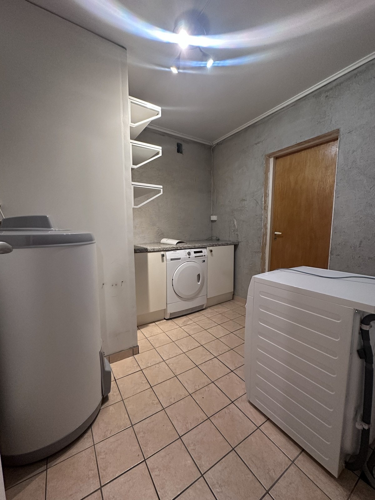 Vaskerom - Opplegg for vaskemaskin og tørketrommel - God lagring Galleribilde