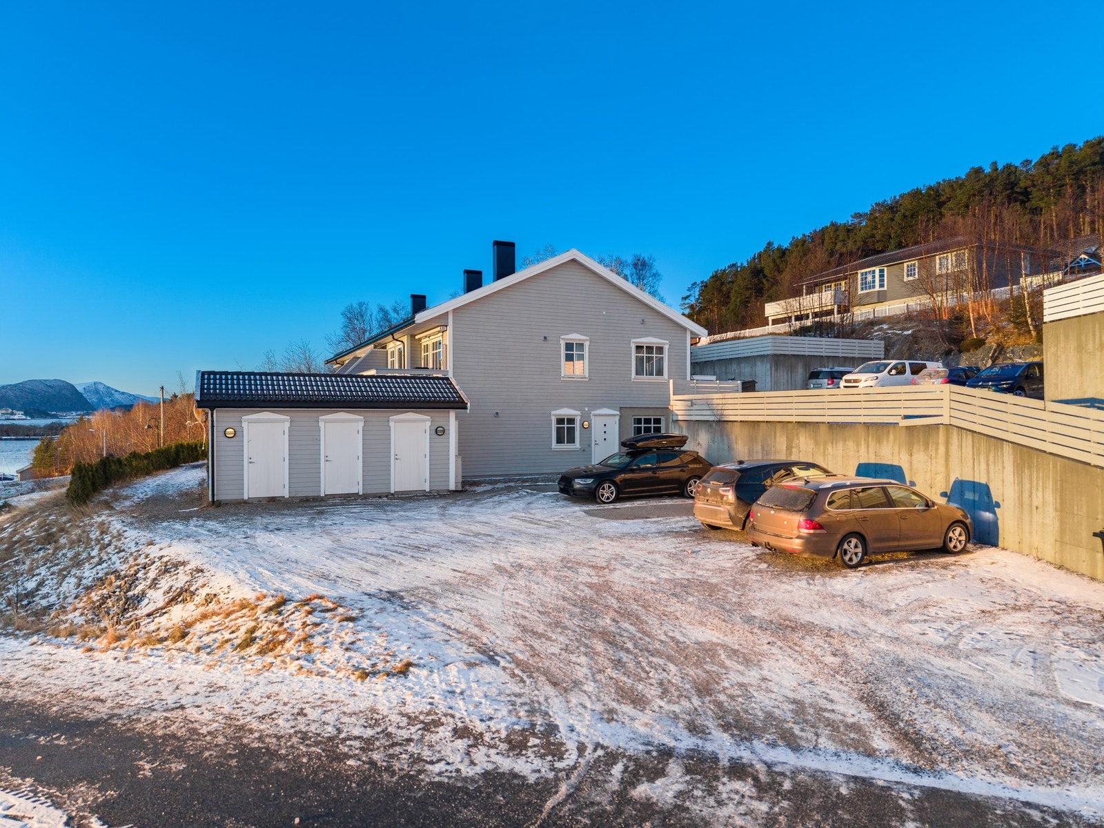 Det er boden sportsboden lengst til venstre som tilhører leiligheten Galleribilde