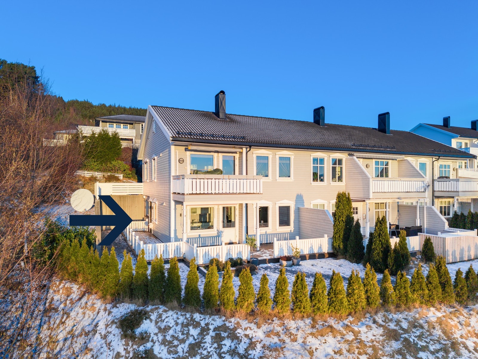 En lettstelt og flott leilighet beliggende på Hovlia, Ellingsøya. Galleribilde