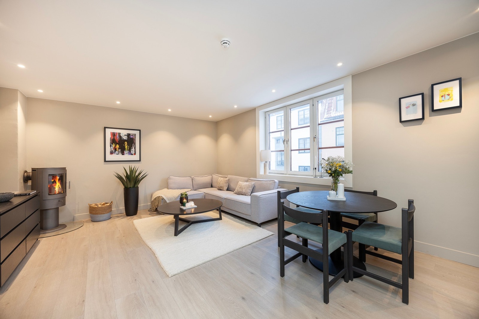 Velkommen til denne moderne leiligheten i August Cappelens gate 3B presentert av Simen Hamre Liberg v/EIE eiendomsmegling. Foto: Foto-link AS v/ Christian Christensen Galleribilde