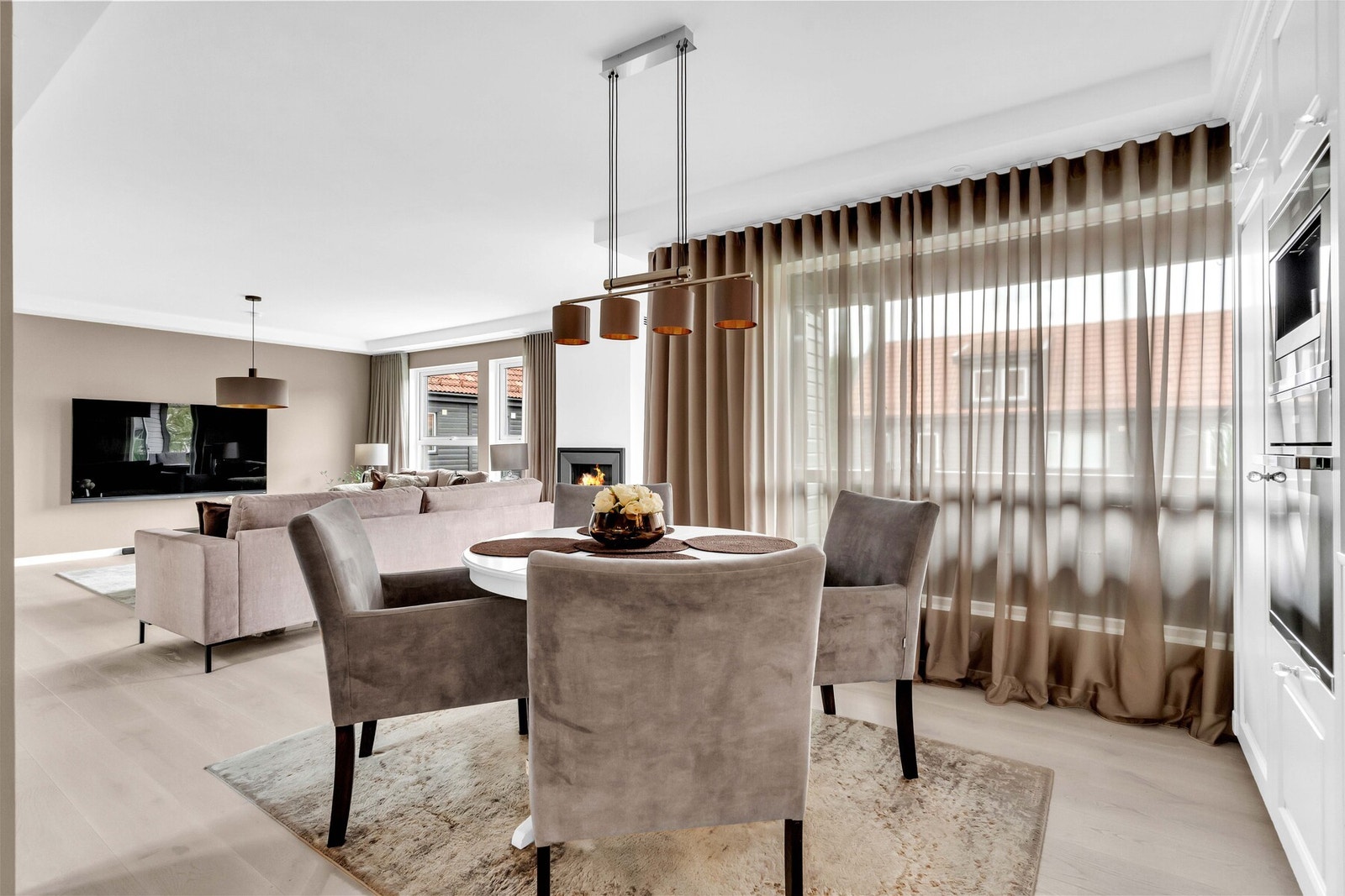 Det er lagt varme i alle gulv i hele leiligheten for en behagelig temperatur året rundt! Galleribilde