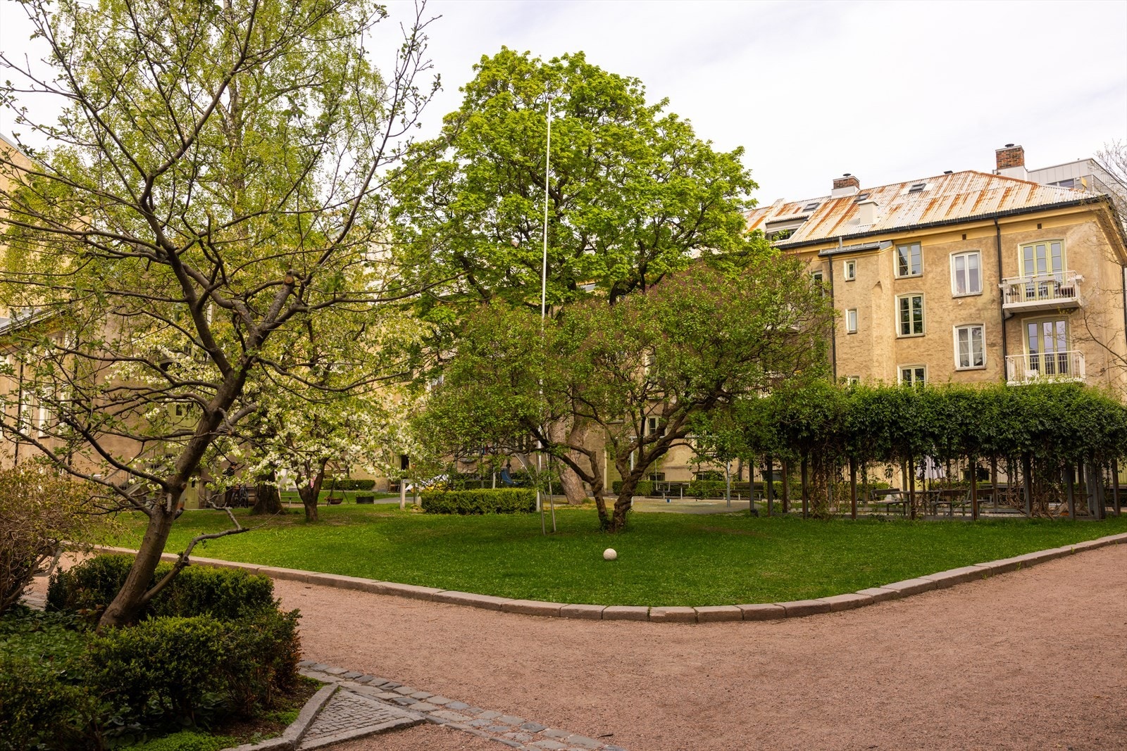 Flott og opparbeidet bakgård! Galleribilde