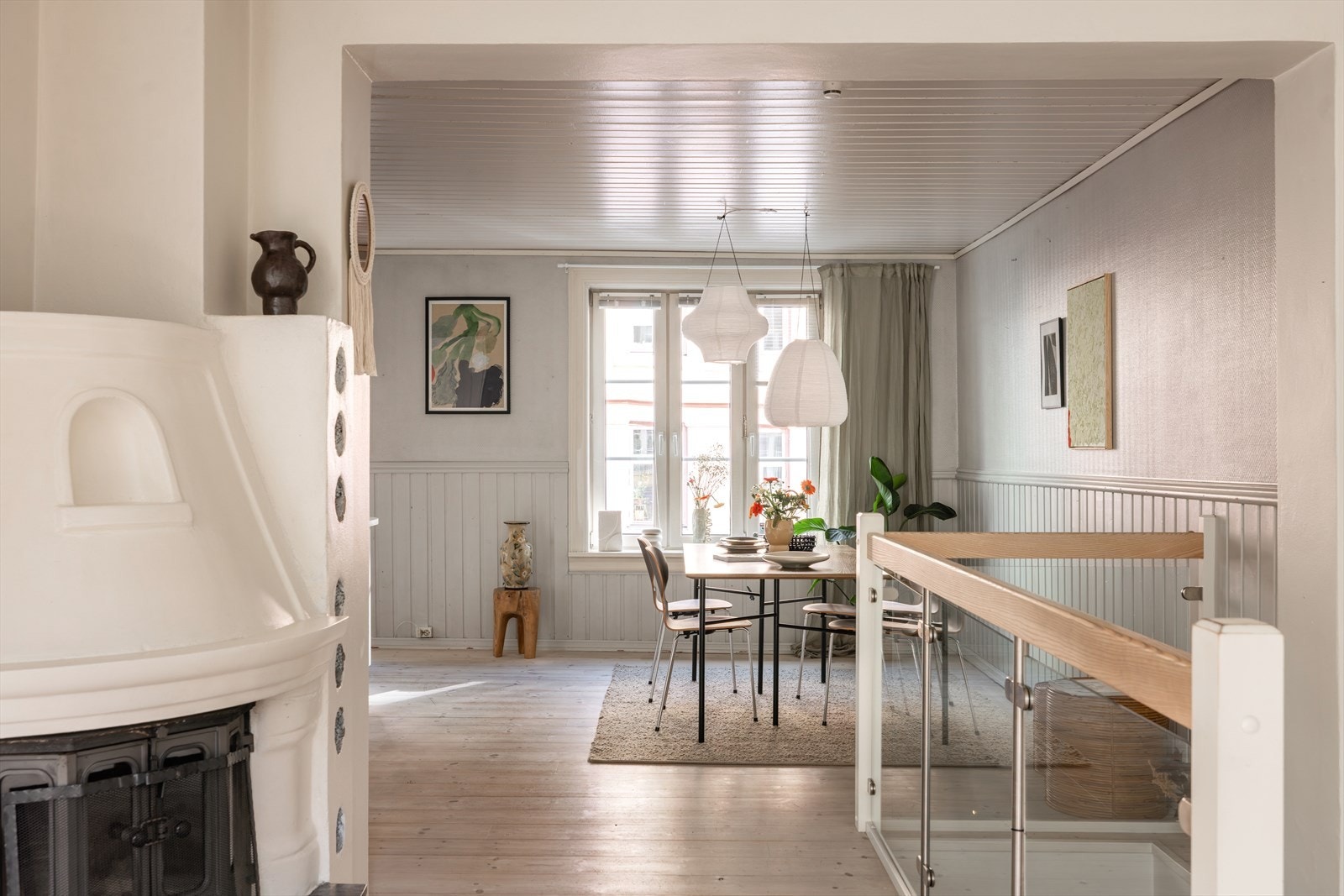 På gulvet er det heltre gulvbord så her kan du slipe og fargesette slik du ønsker. Galleribilde